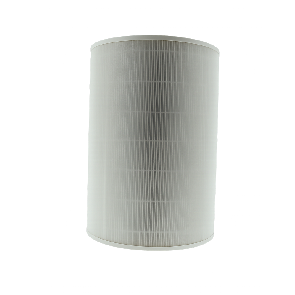 Ein zylindrischer Luftfilter, weiß mit vertikalem grauem Filtermaterial. Der Hintergrund ist einfarbig weiß. Der Filter hat eine abgerundete Ober- und Unterseite.