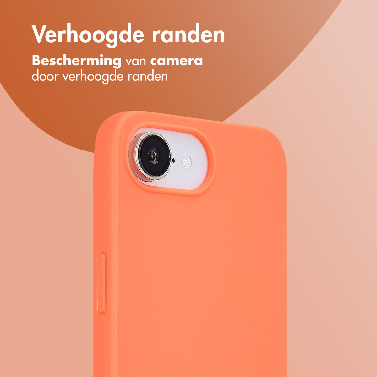 Nahaufnahme einer orangefarbenen Handyhülle. Kameralinse sichtbar. Rosa Hintergrund.