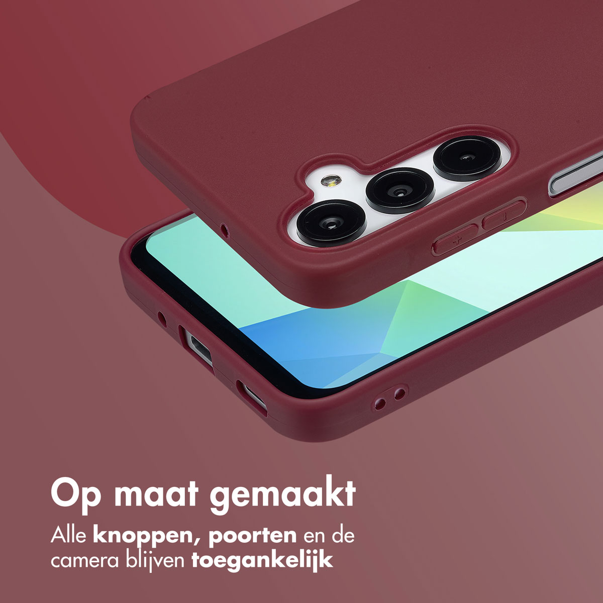 Weinrote Handyhülle. Das Telefon ist teilweise drin. Die Hülle ist maßgefertigt. Tasten, Anschlüsse und Kamera sind zugänglich.