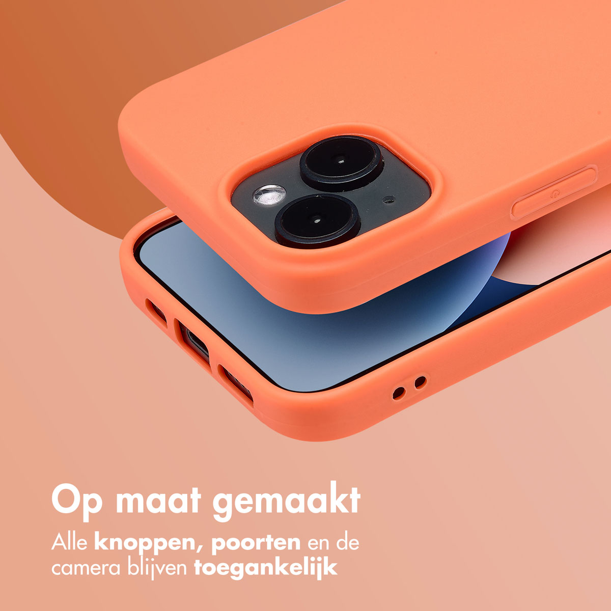 Oranje telefoonhoes. Telefoon zit er gedeeltelijk in. De hoes is op maat gemaakt. Knoppen, poorten en camera zijn toegankelijk.