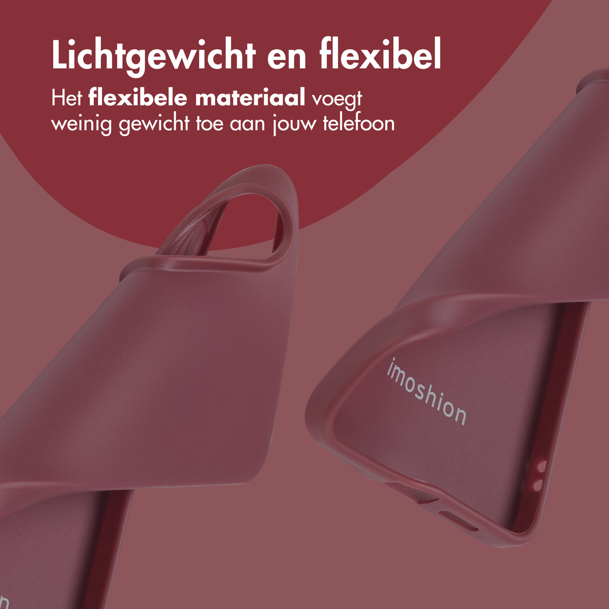 Twee flexibele telefoonhoesjes. Het Imoshion-logo is zichtbaar. Een bordeauxrode achtergrond.