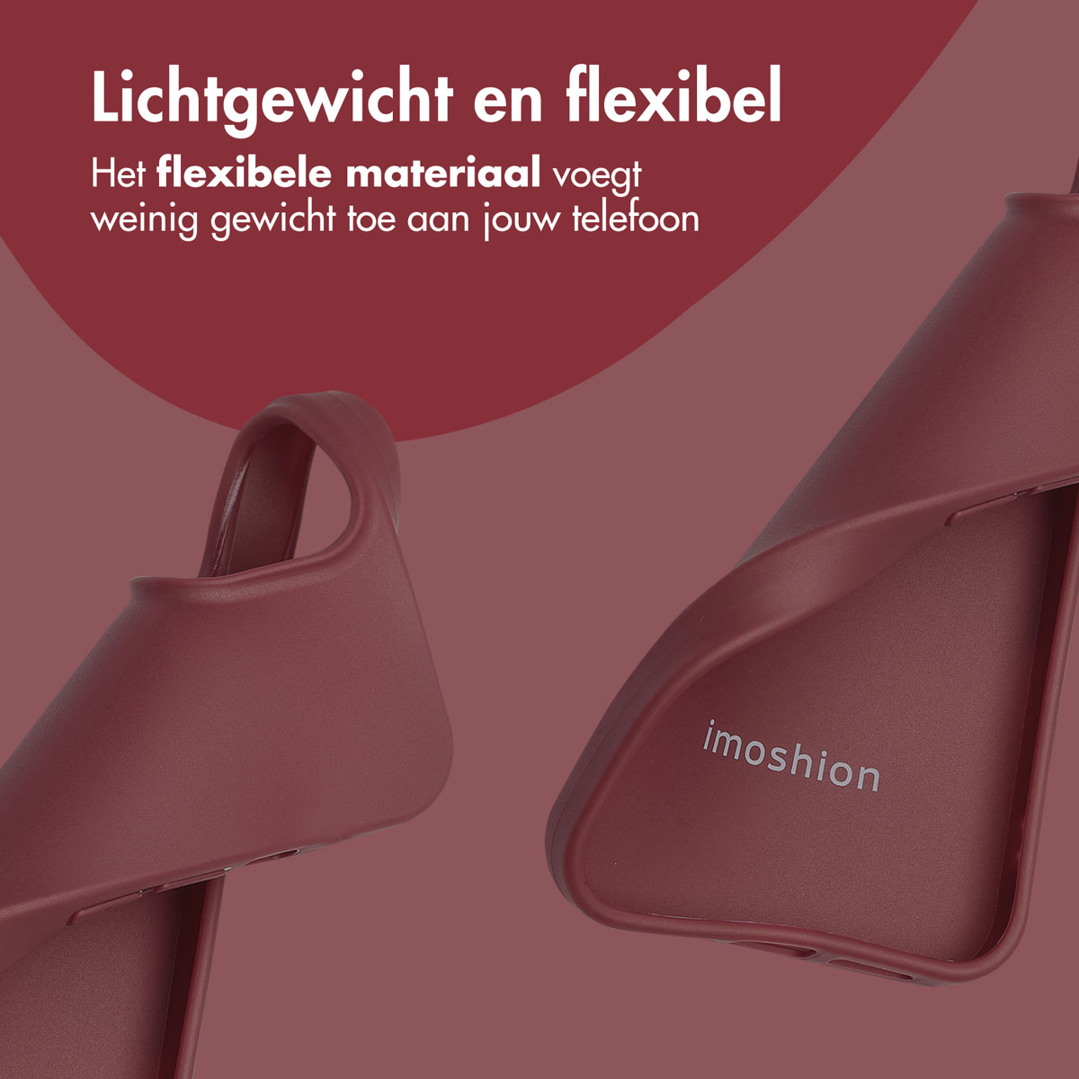 Er worden twee bordeauxrode telefoonhoesjes getoond. Het woord 'imoshion' staat op de zijkant van een hoesje.