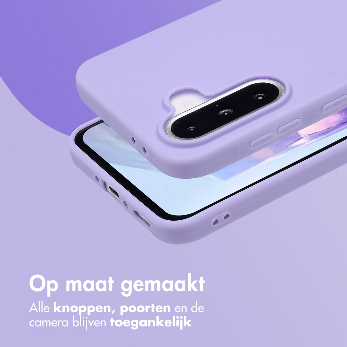 Un étui de téléphone violet est montré, légèrement soulevé. Le texte en bas dit : 'Fabriqué sur mesure'.