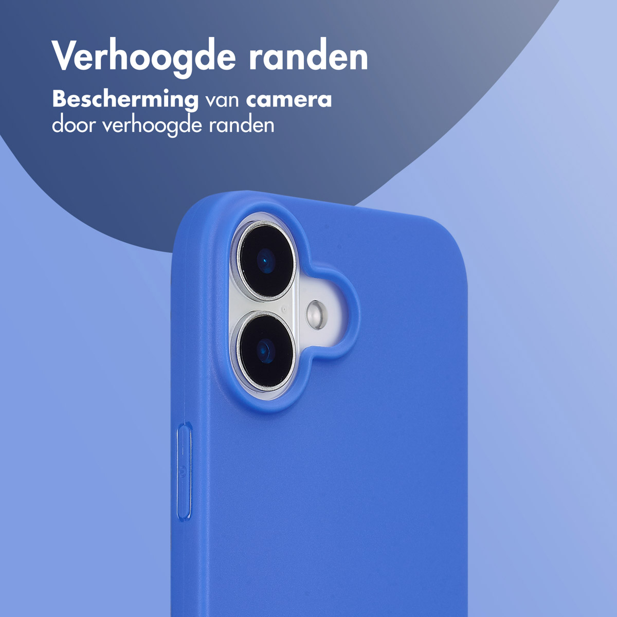 Close-up van een blauwe telefoonhoes met camera-uitsparingen. Tekst: 'Verhoogde randen'.