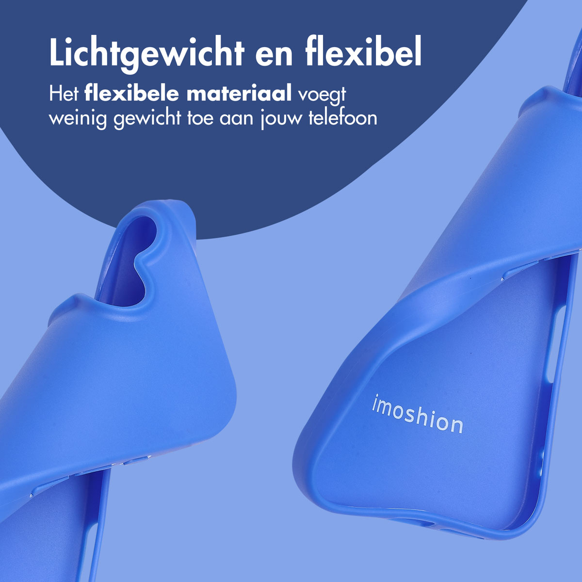 Blauwe telefoonhoesjes. Eén met een handvat. De andere met de merknaam. De achtergrond is blauw.
