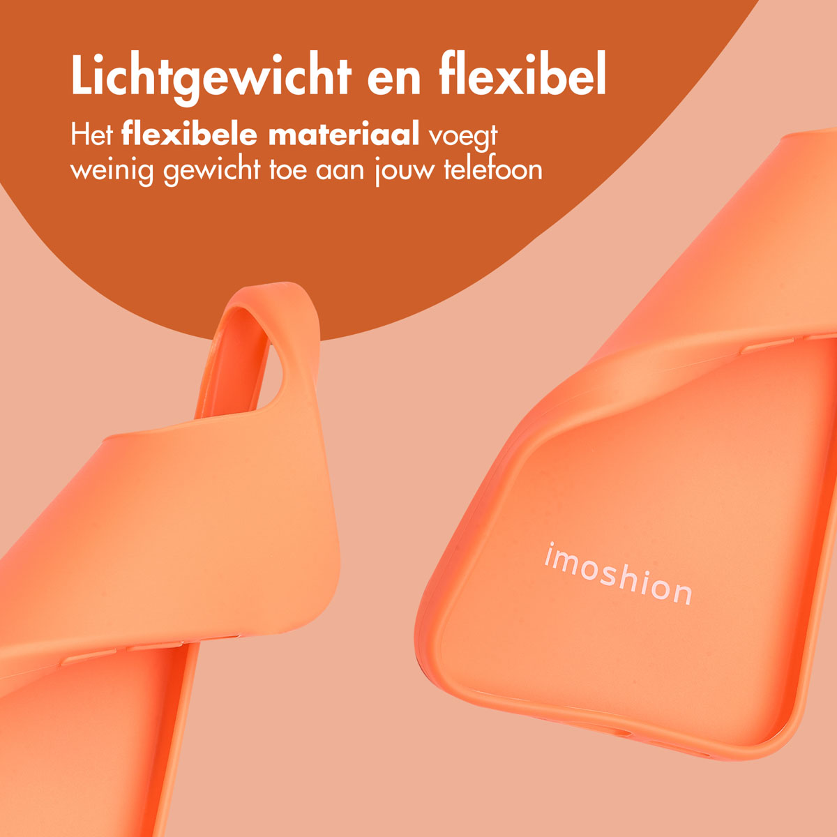 Oranje telefoonhoesjes. Eén met een handvat. De andere met de merknaam. De achtergrond is oranje.