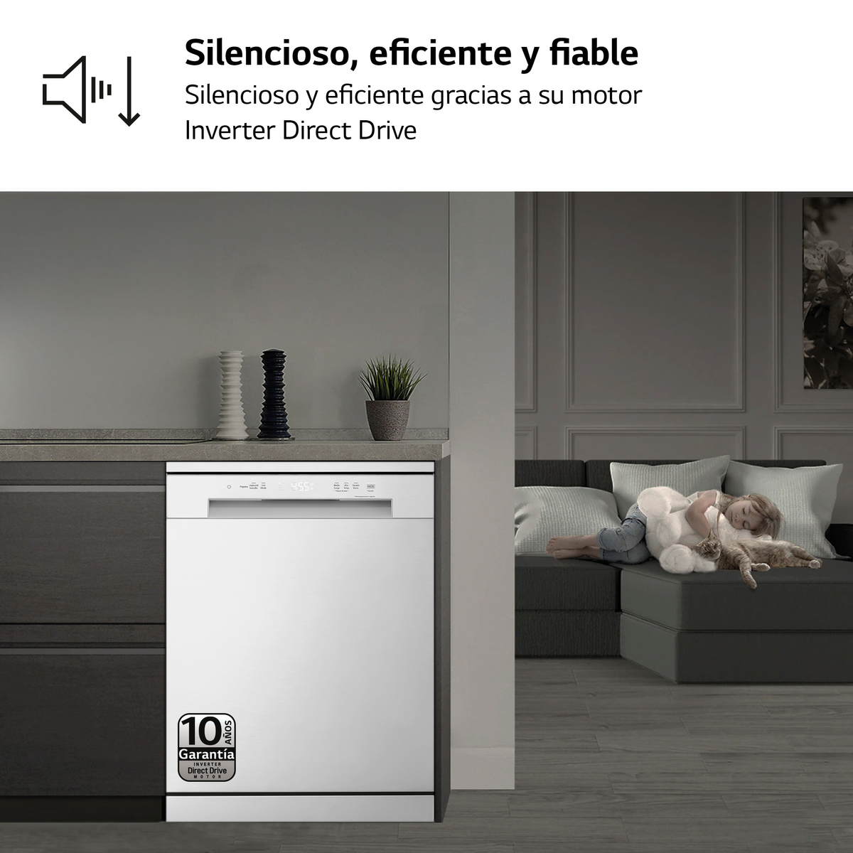 Zmywarka w kuchni ze śpiącym dzieckiem i kotem.