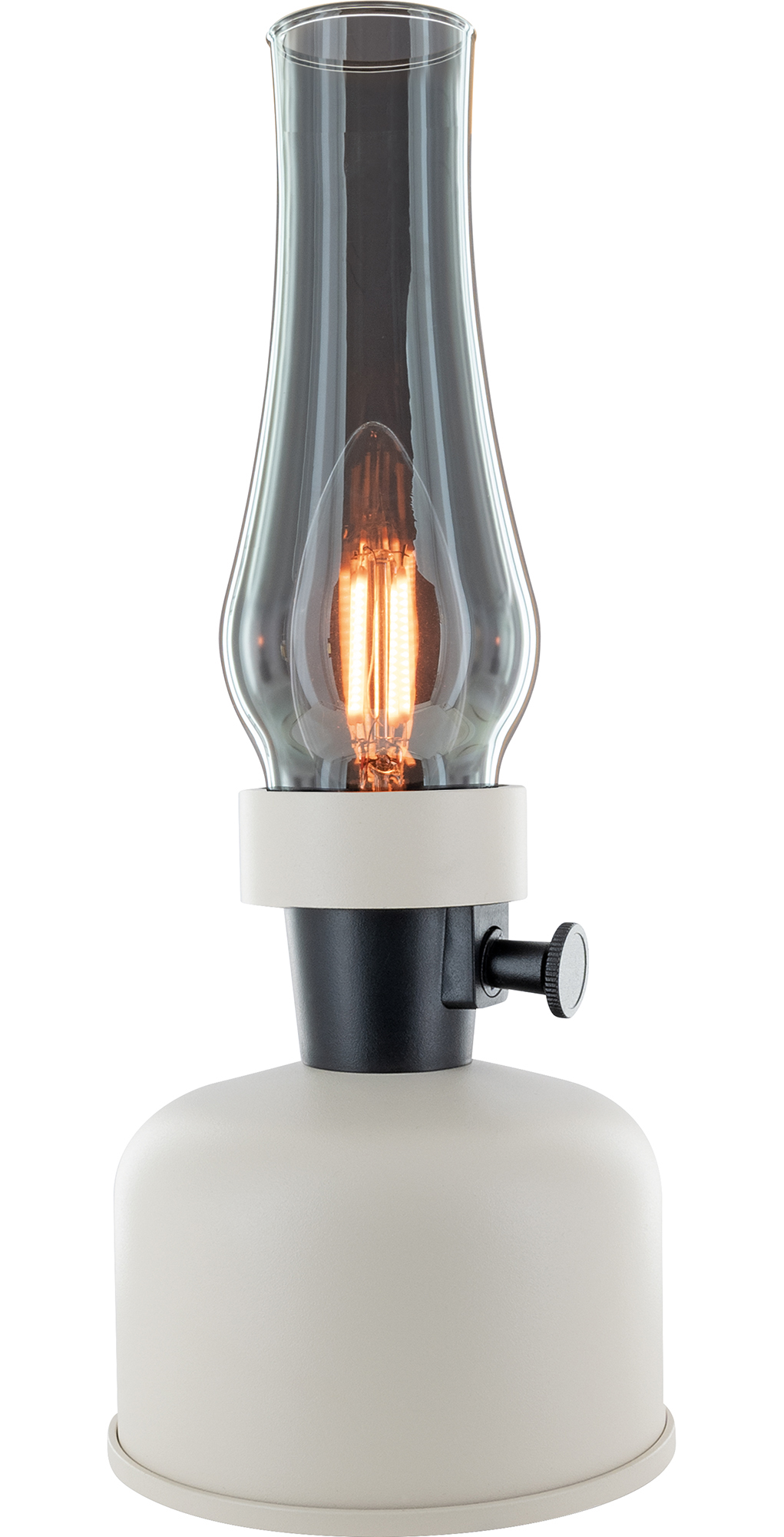 Eine Lampe mit einem klaren, gebogenen Glasschirm und einem weißen Sockel. Die Glühbirne im Inneren leuchtet.