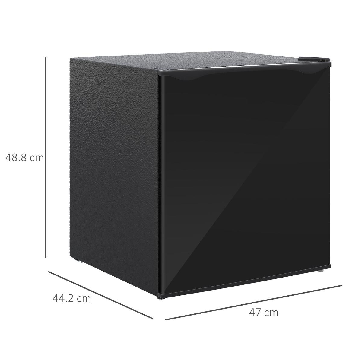 Schwarzer Mini-Kühlschrank mit Maßen: 48,8 cm hoch, 44,2 cm breit, 47 cm tief.