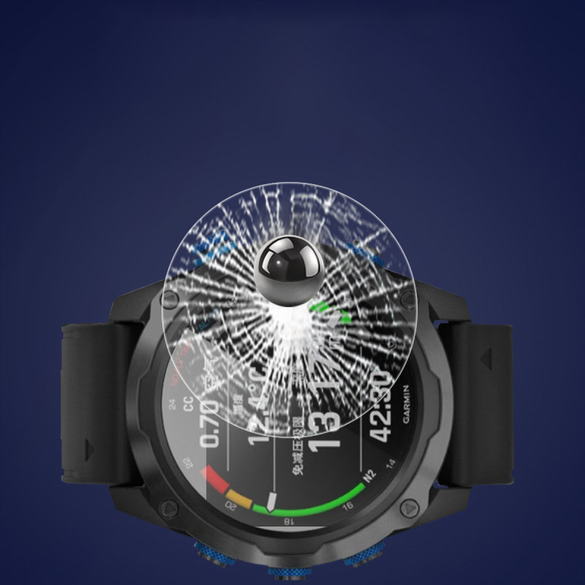 Un orologio nero con una protezione schermo incrinata. Una sfera d'argento sospesa sopra l'orologio.