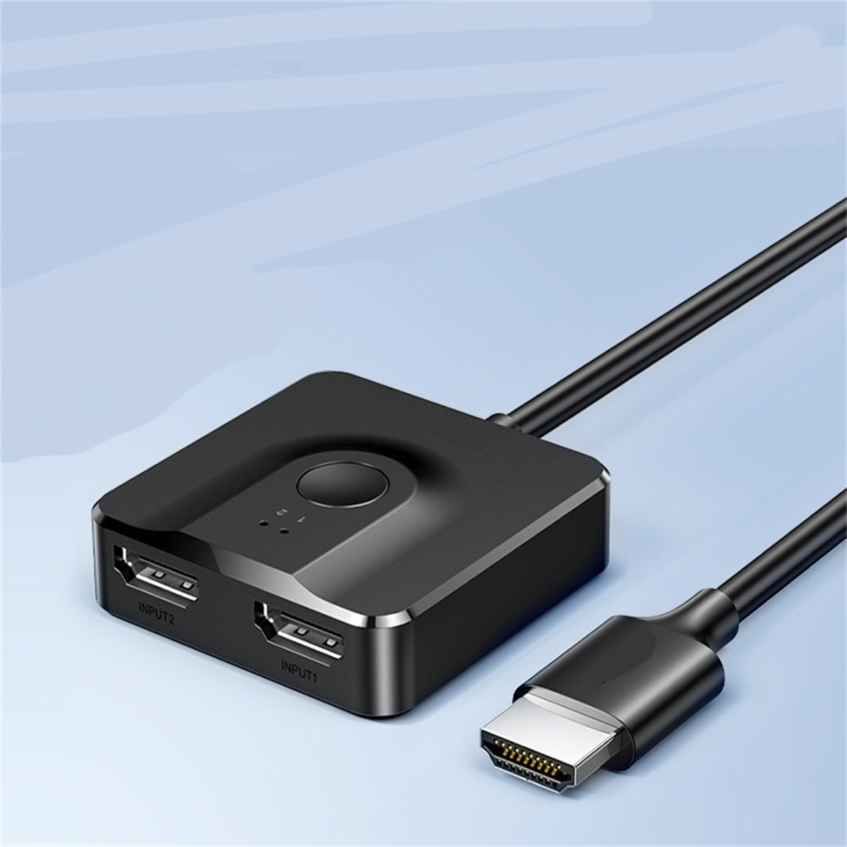 Ein schwarzer HDMI-Switch mit Eingangs- und Ausgangsanschlüssen, mit blauem Hintergrund.