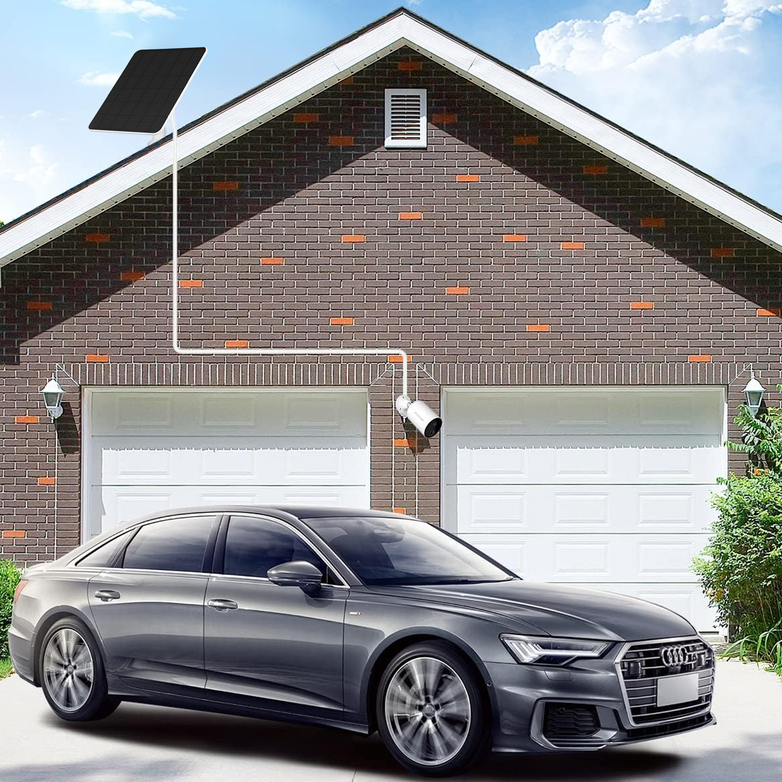 Ein graues Auto parkt vor einem Haus mit einem Solarpanel und einer Überwachungskamera auf dem Dach.