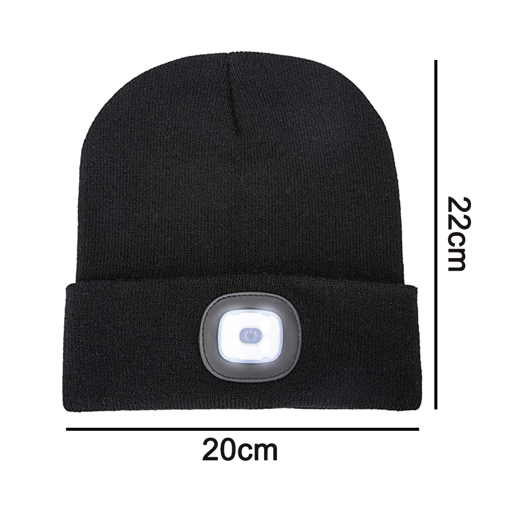 Eine schwarze Beanie-Mütze mit Licht in der Mitte, mit den Maßen 20 cm x 22 cm.