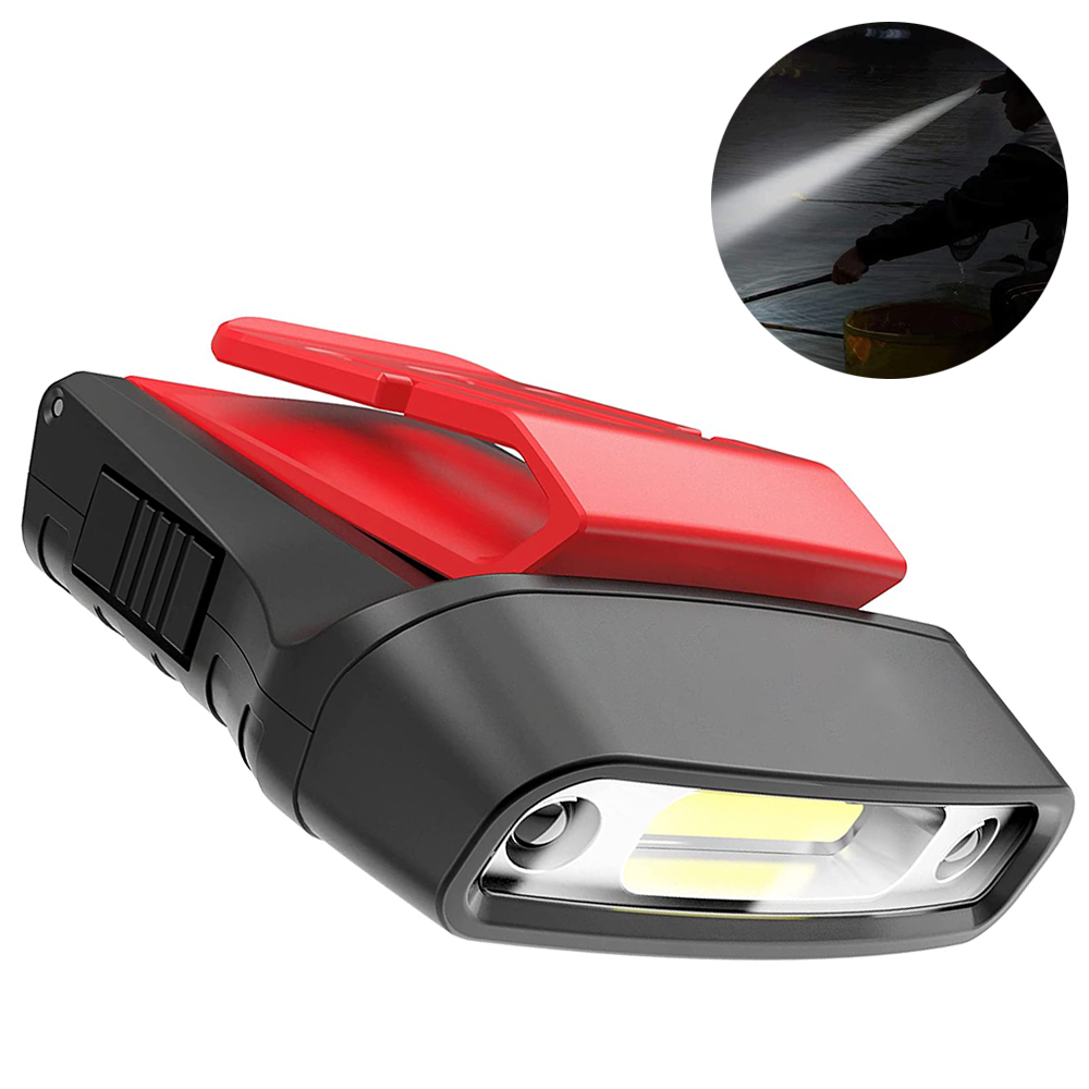 Schwarz-rote Stirnlampe mit hellem Licht. Eine Person fischt mit eingeschalteter Stirnlampe.