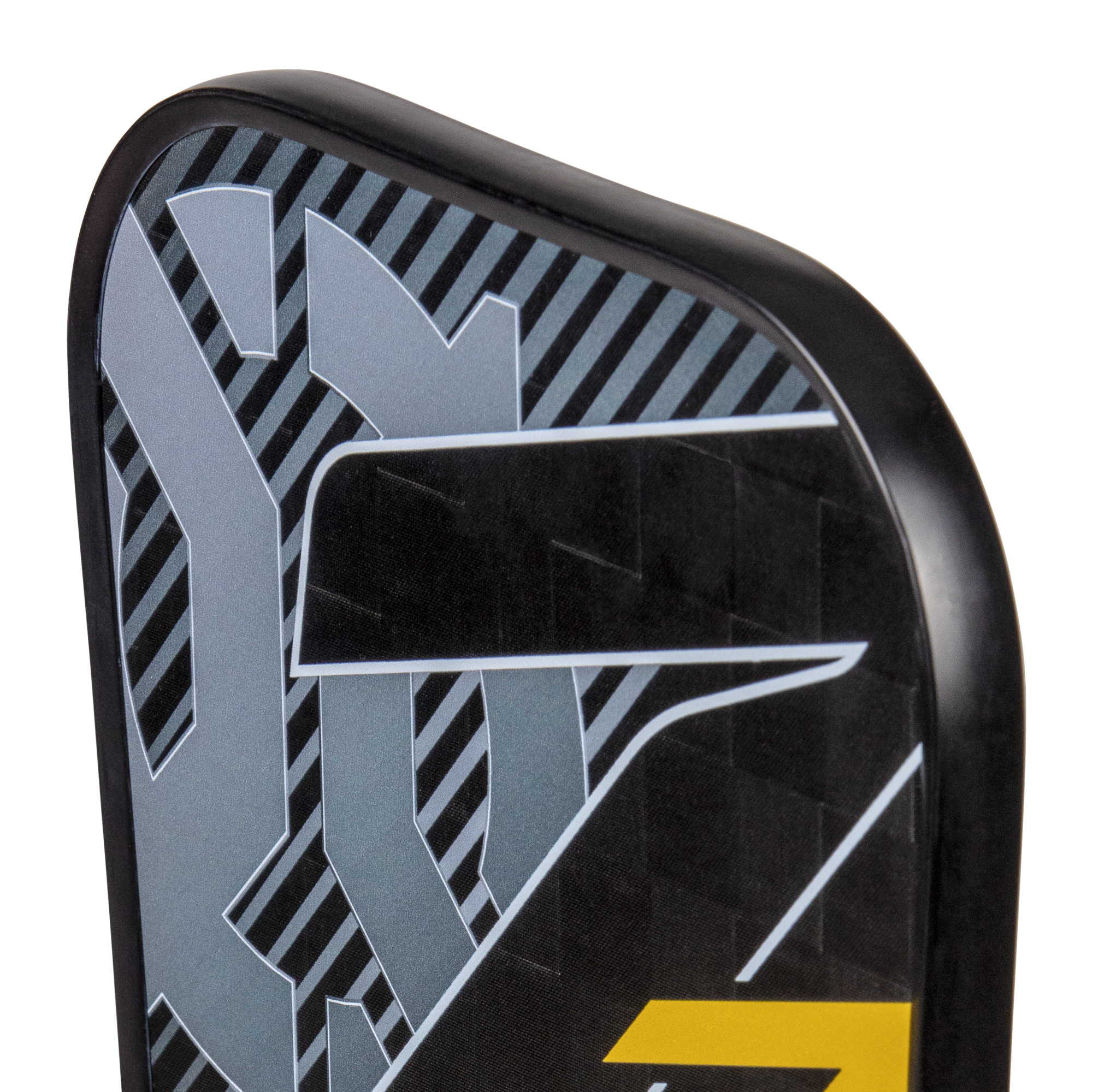 Nahaufnahme einer Paddleboard-Kante. Der Rand ist schwarz mit einem grau-weißen Design auf der Oberfläche.