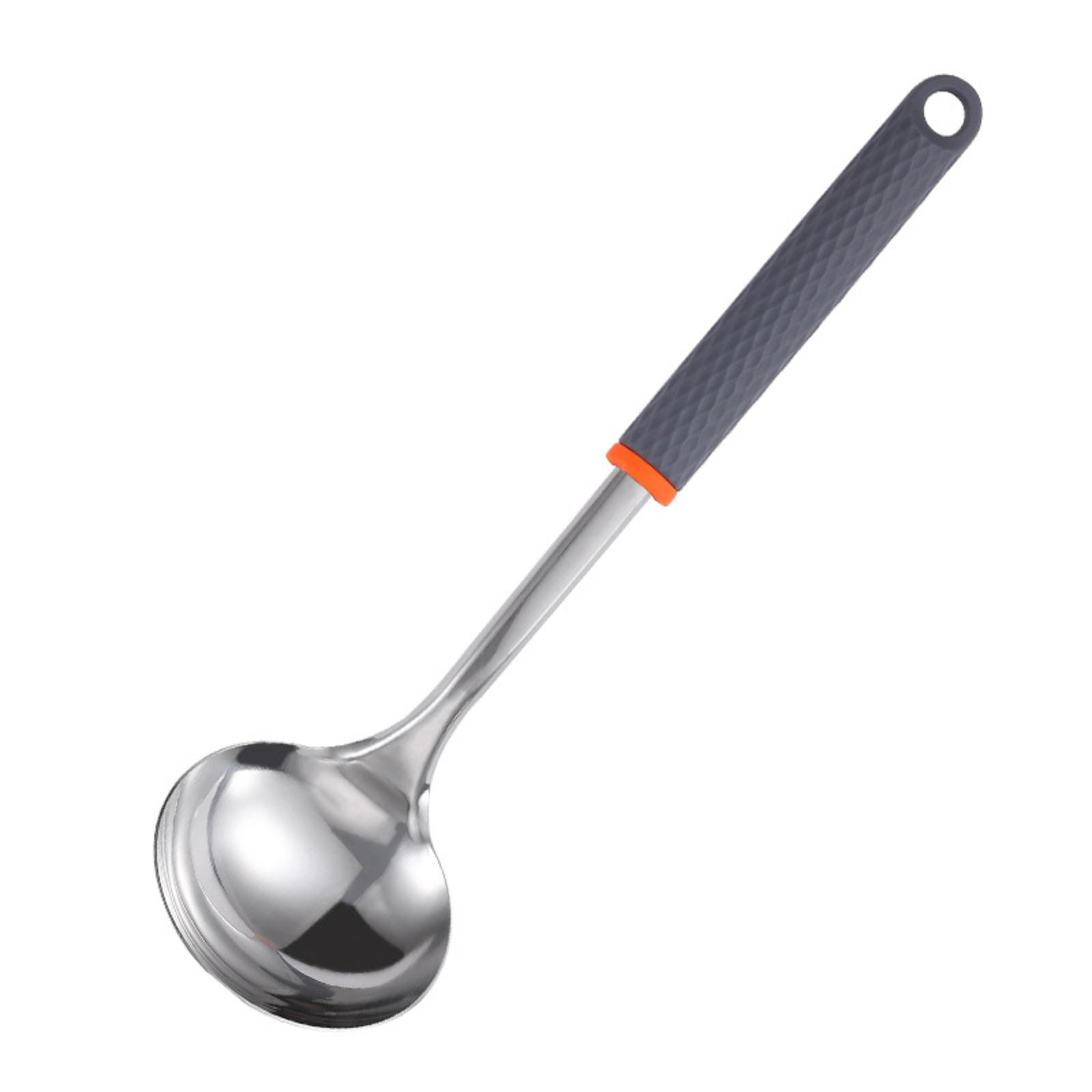 Edelstahl-Schöpfkelle mit grauem Griff und orangefarbenem Akzent, vor weißem Hintergrund.