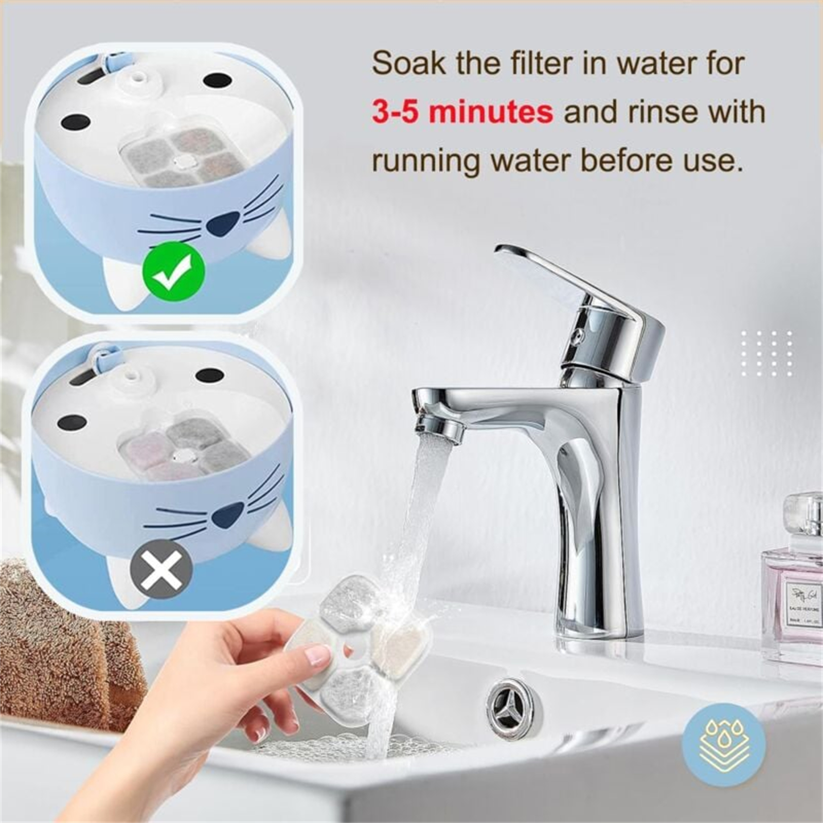 Demonstration eines Filterwechsels. Eine Hand hält Filter, Wasser fließt aus einem Wasserhahn. Katzenförmiger Wasserbrunnen.