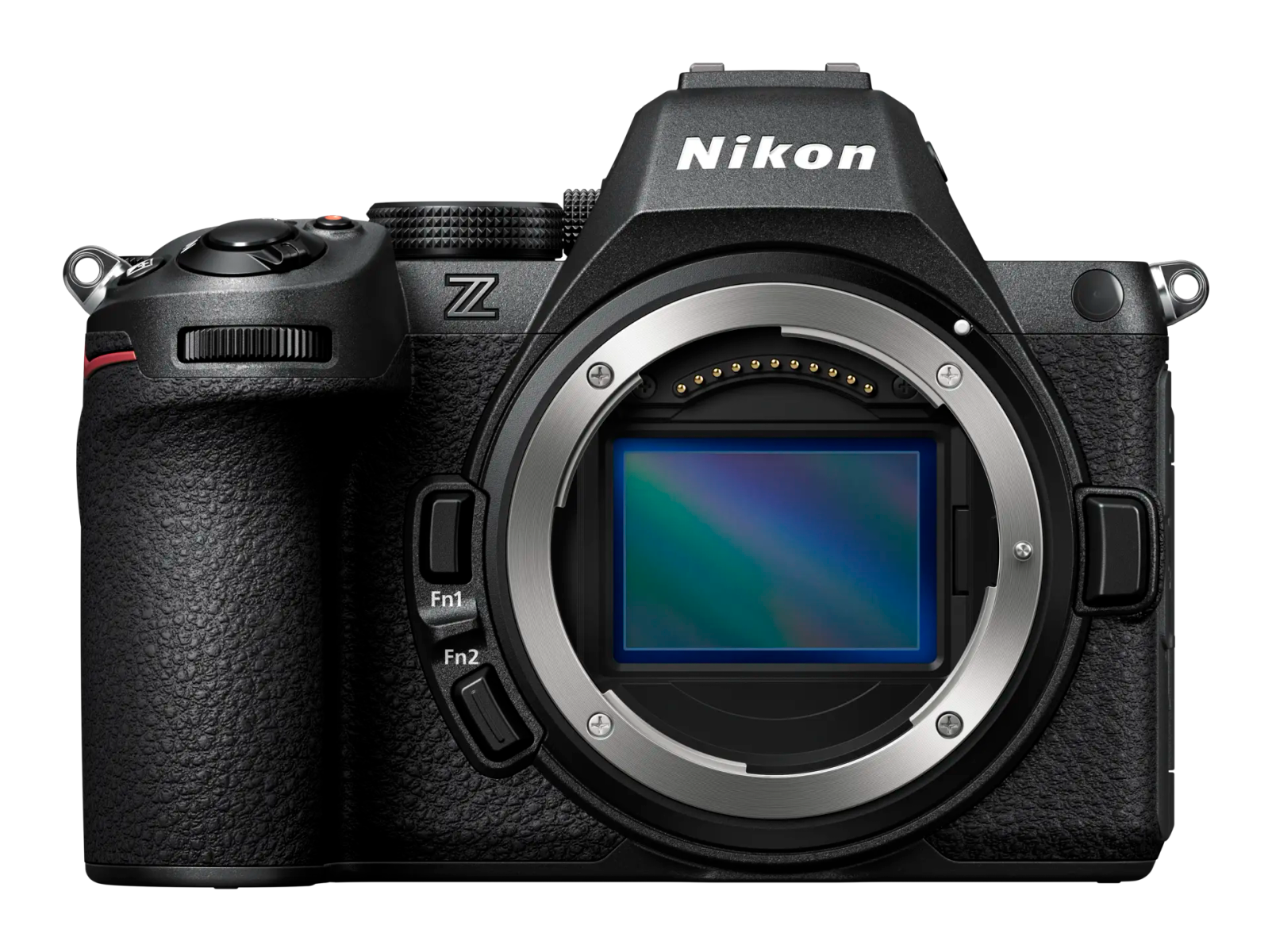 Cámara Nikon, vista frontal. Muestra el objetivo, el logo de Nikon y el cuerpo de la cámara.