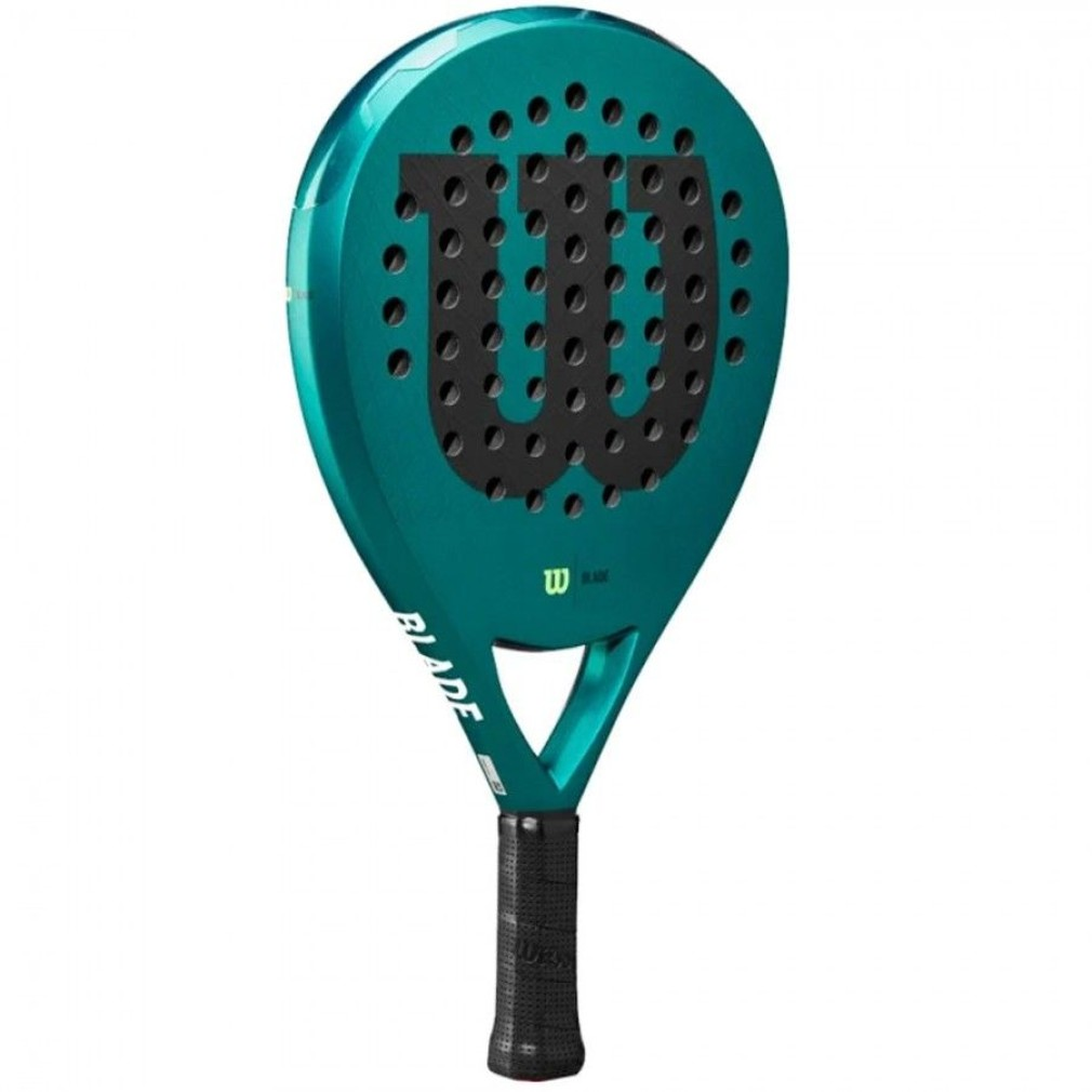 Racchetta verde acqua con faccia nera. Manico nero. 'Wilson' e 'Blade' sono scritti sopra.