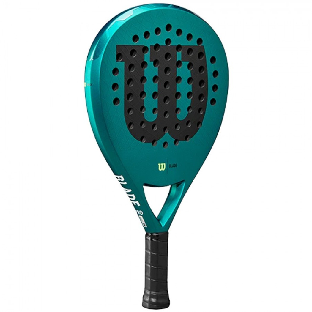 Racchetta da padel Wilson Blade teal con logo e manico neri.