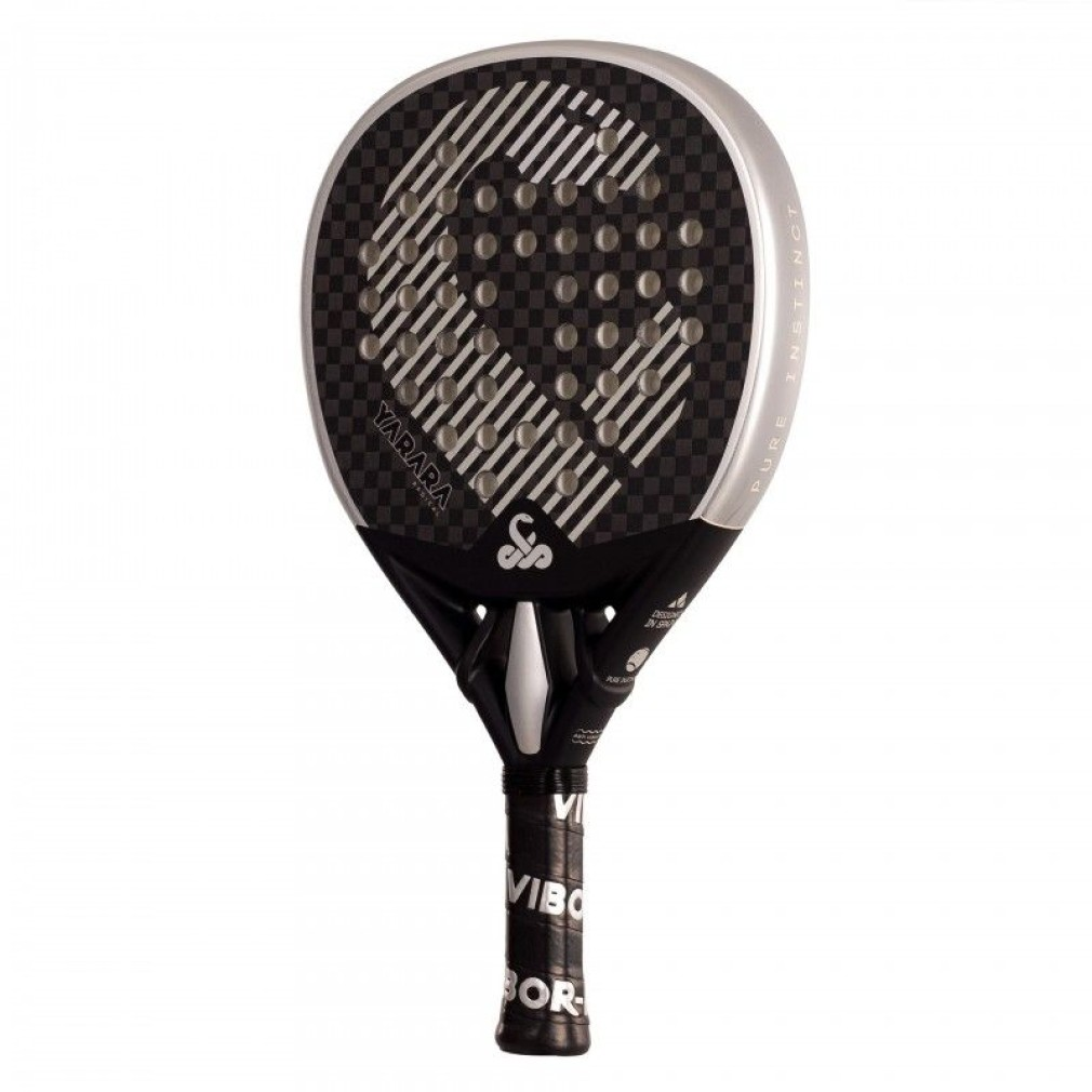 Una racchetta da padel bianca e nera con manico nero, con il marchio Vibora.