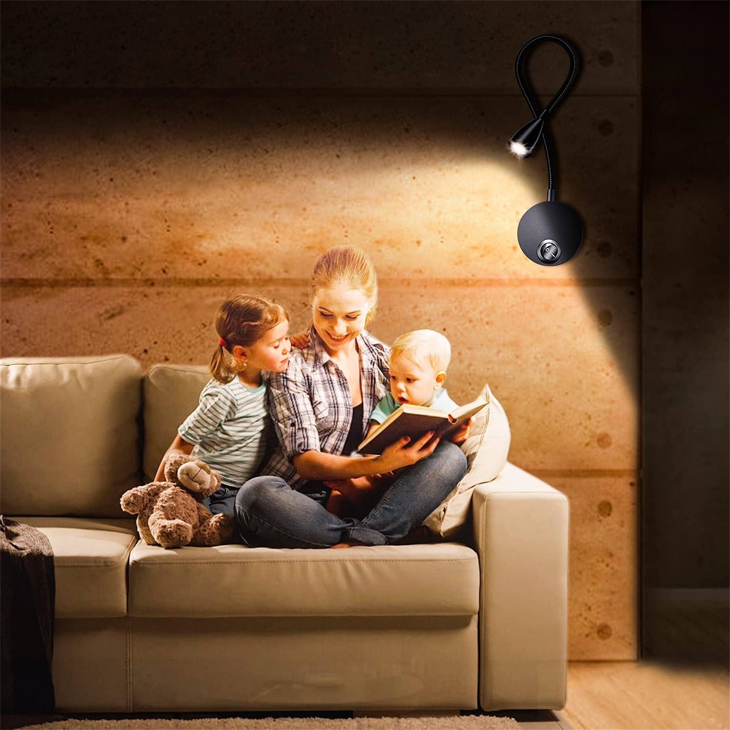 Eine Familie liest unter einer Lampe ein Buch. Sanfte Beleuchtung.