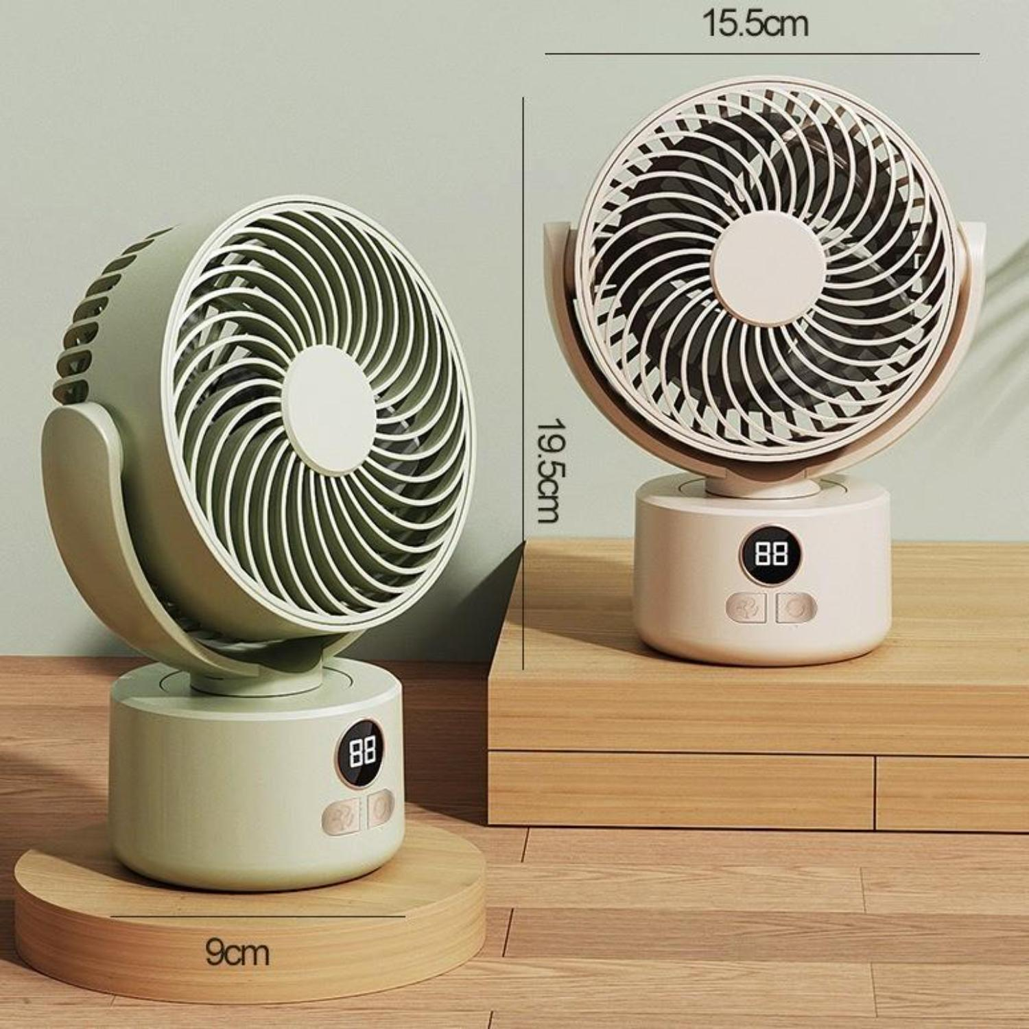 Zwei Schreibtischventilatoren, einer auf einem Ständer und einer auf einer Holzoberfläche, mit Maßen.