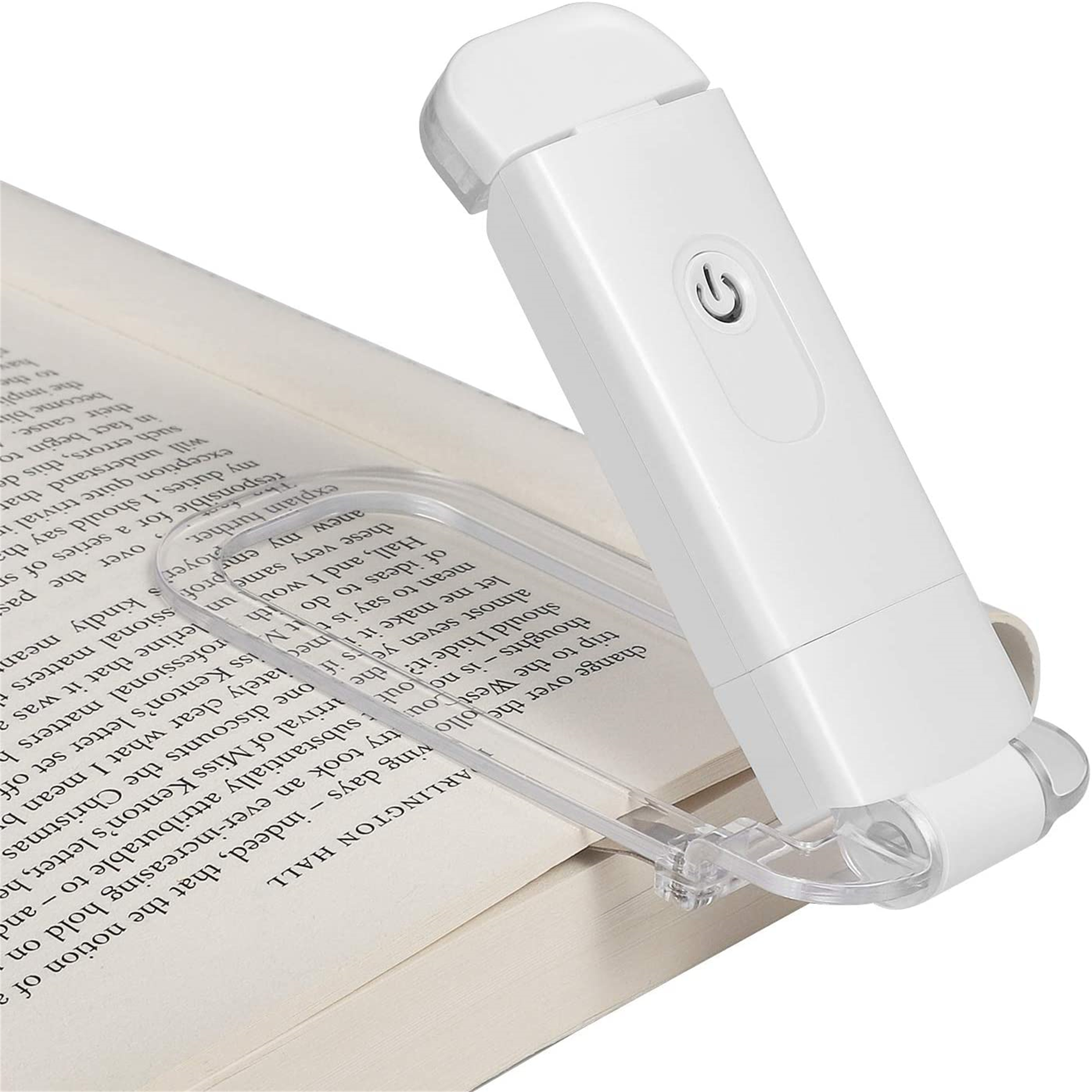 Eine weiße Leselampe ist an einem Buch befestigt. Das Licht ist an und beleuchtet die Seite. Das Buch ist geöffnet.