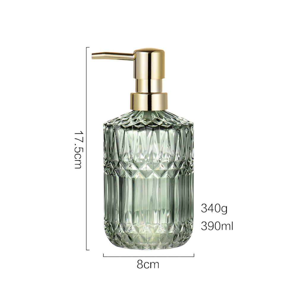 Grüner Glas-Seifenspender mit goldener Pumpe. Maße: 17,5 cm hoch, 8 cm breit, 390 ml.