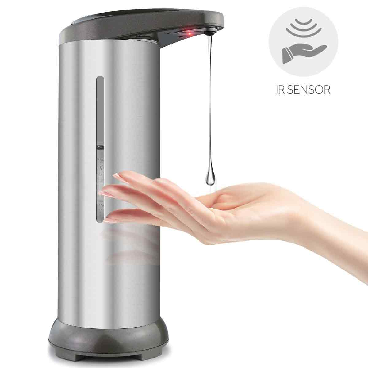Silberner automatischer Seifenspender mit einer Hand darunter, bereit, die Seife aufzufangen.