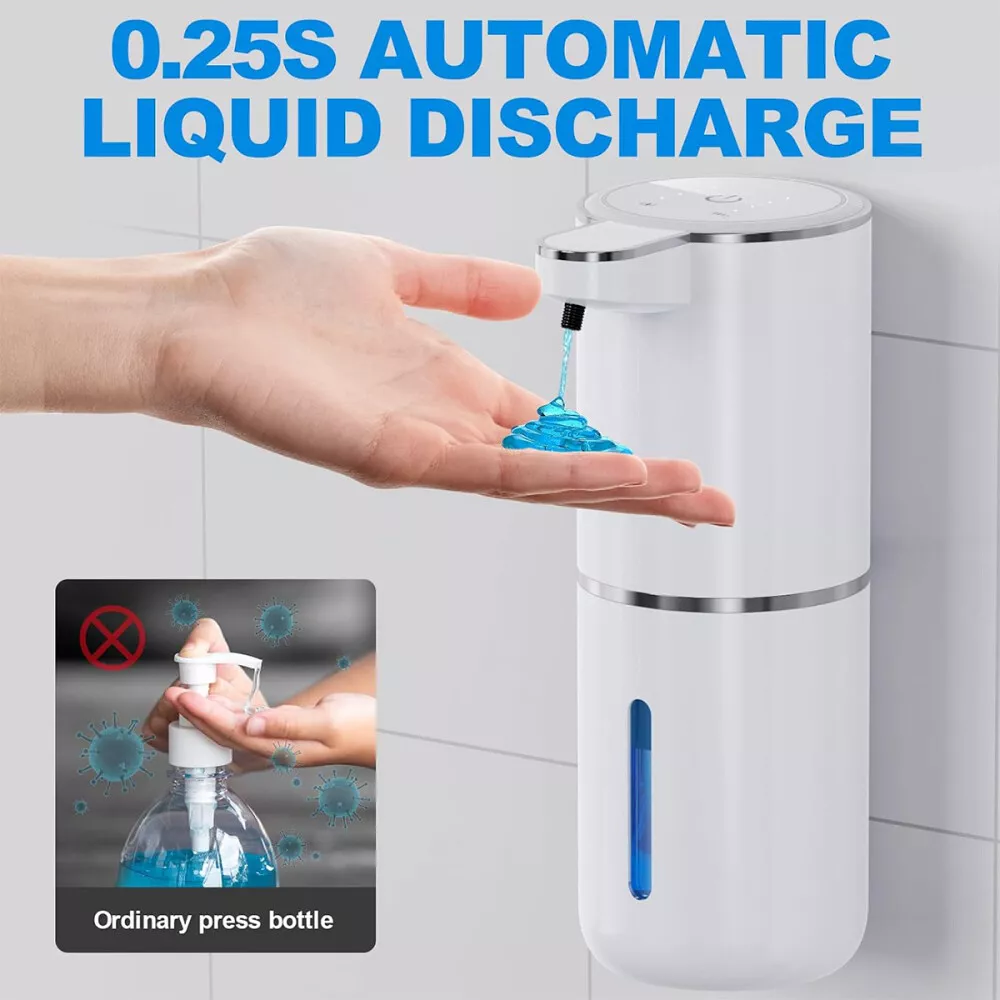 Automatischer Seifenspender gibt blaue Flüssigkeit in eine Hand ab. Zeigt einen Vergleich mit einer Druckflasche.