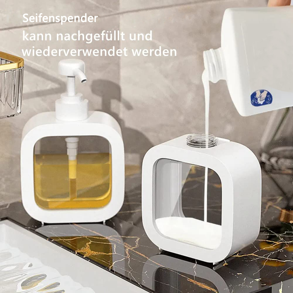 Zwei weiße Seifenspender werden mit Flüssigkeit nachgefüllt, auf schwarzem und goldenem Grund.