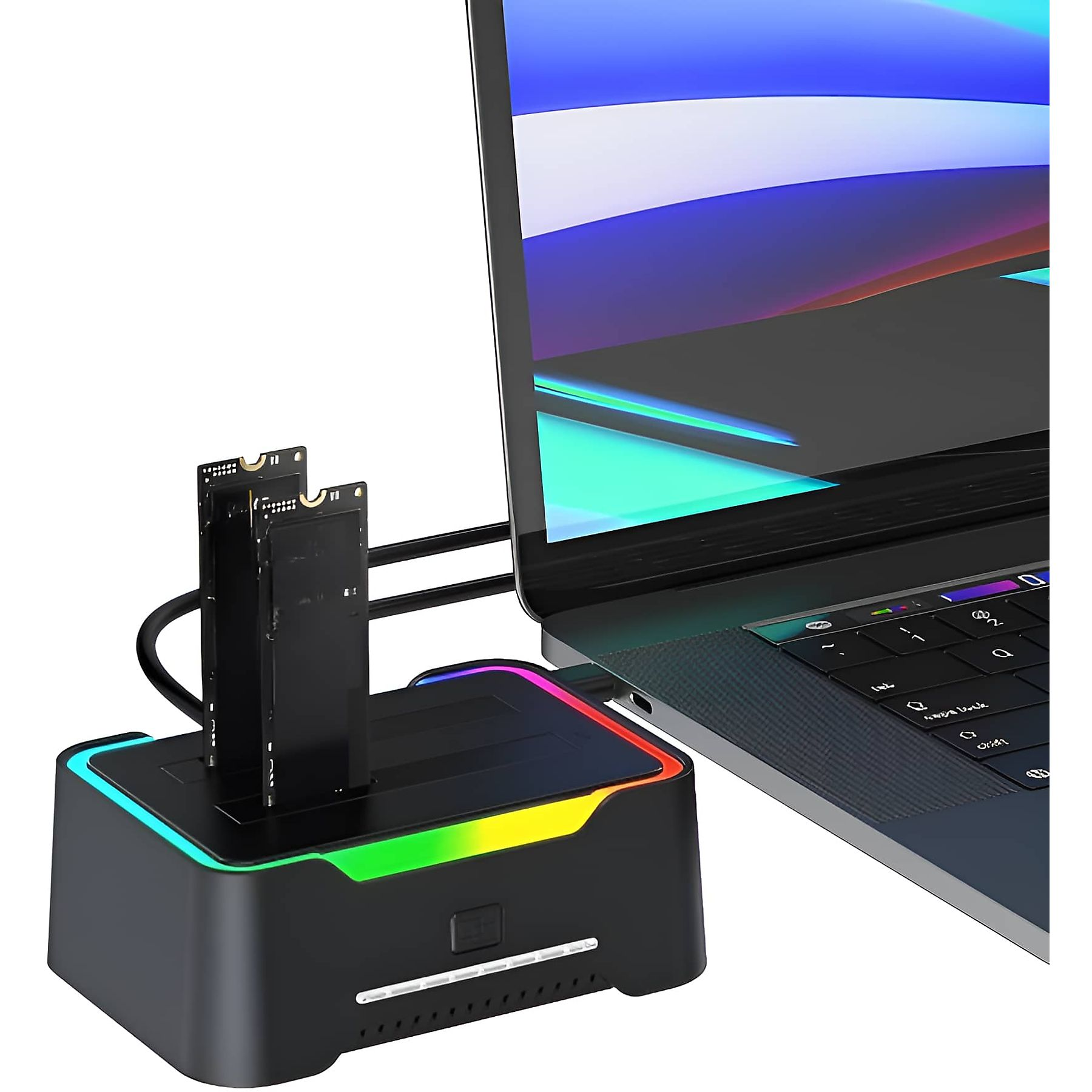 Eine Dockingstation, die mit einem Laptop verbunden ist. Zwei Laufwerke sind eingesetzt. Die Dockingstation hat bunte Lichter.