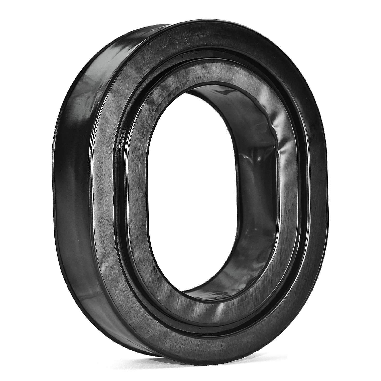Un oggetto nero di forma ovale con un bordo arrotondato e un'apertura centrale allungata.