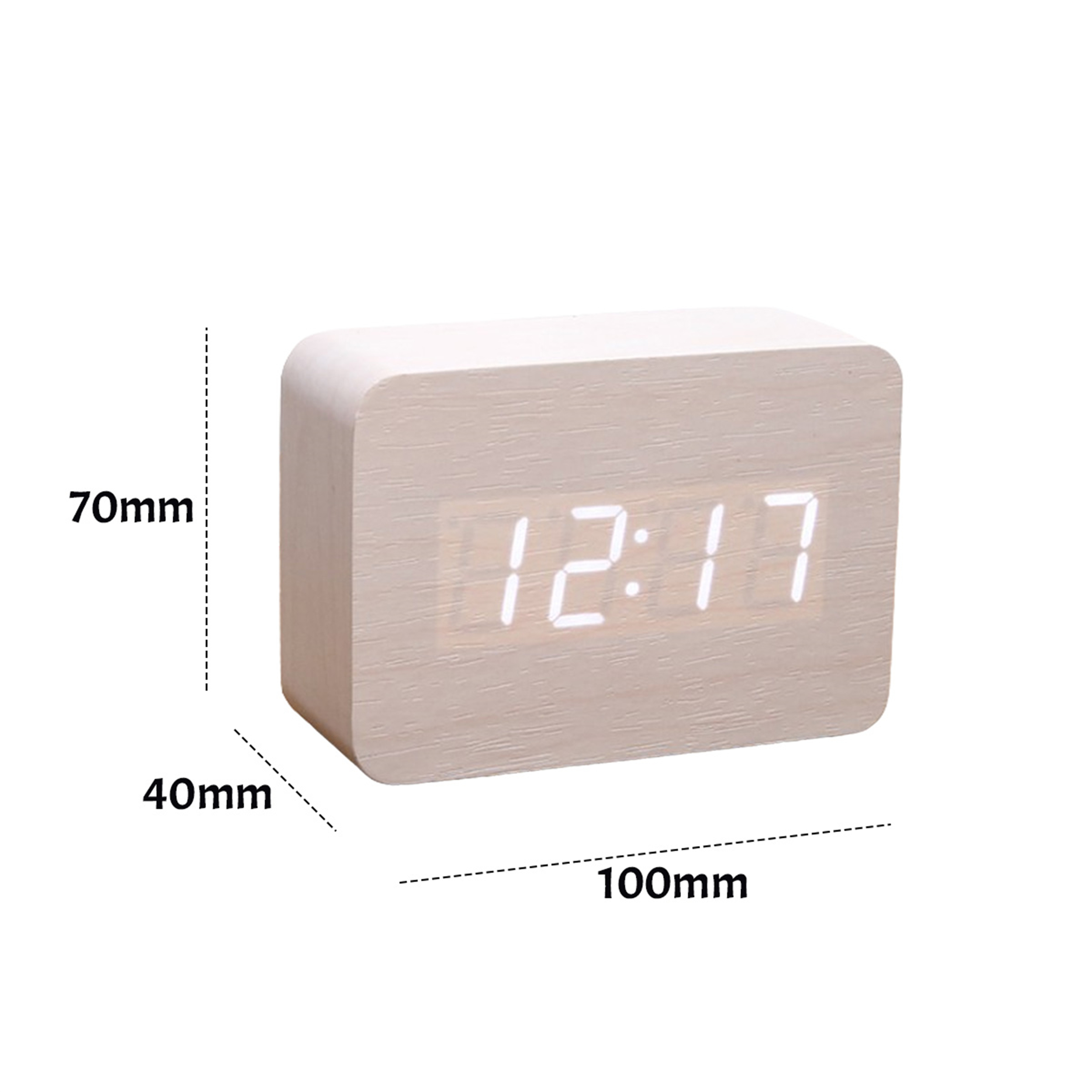 Holzuhr, weiße Ziffern zeigen "12:17". Abmessungen sind 100mm x 70mm x 40mm. Weißer Hintergrund.