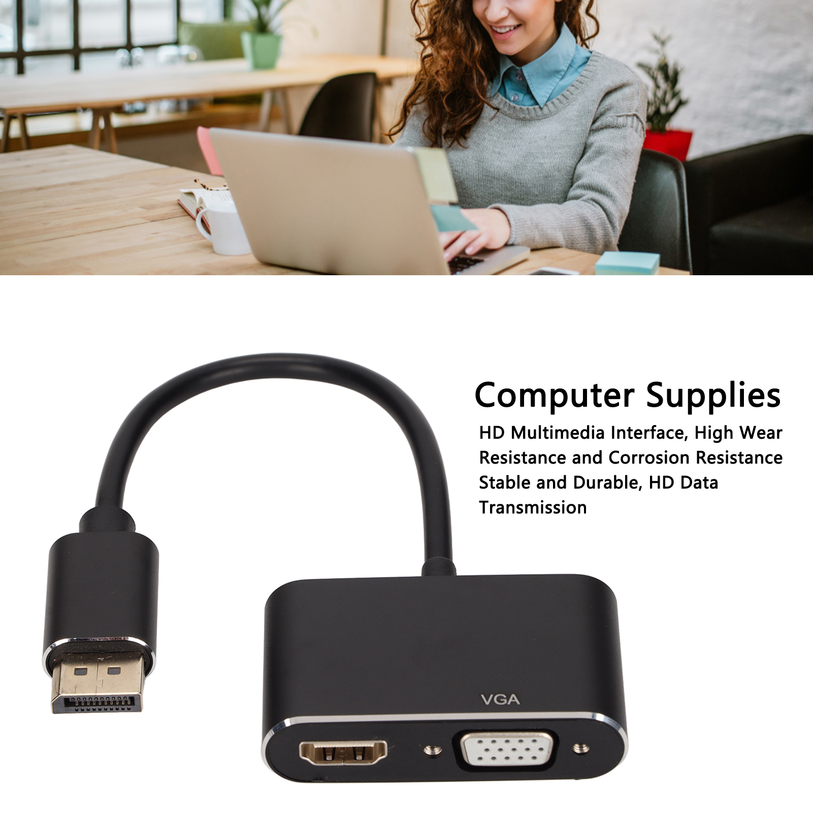 Frau benutzt Laptop mit schwarzem Adapter zum Monitor.