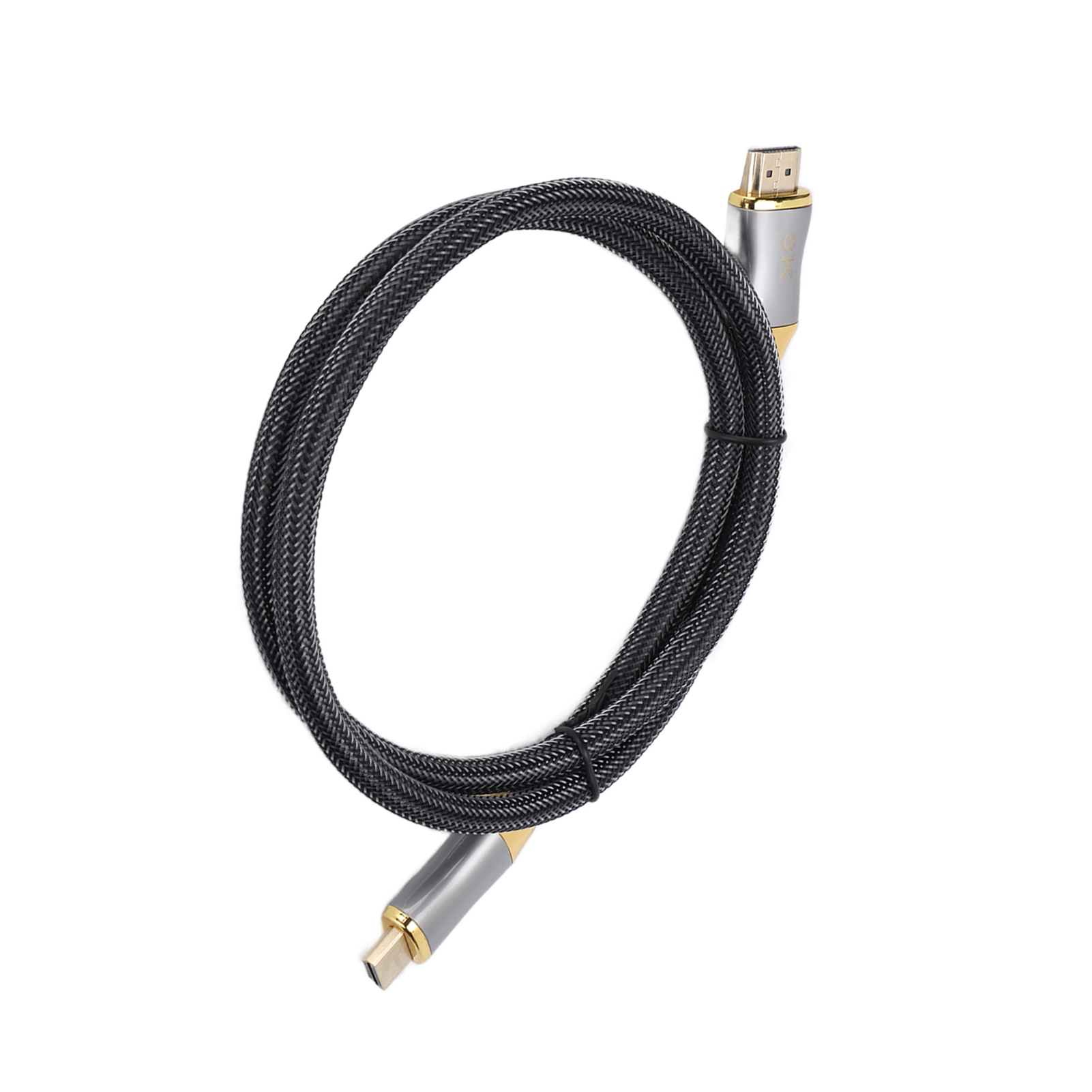Schwarzes HDMI-Kabel mit silbernen Steckern, aufgerollt. Das Kabel befindet sich auf weißem Hintergrund.