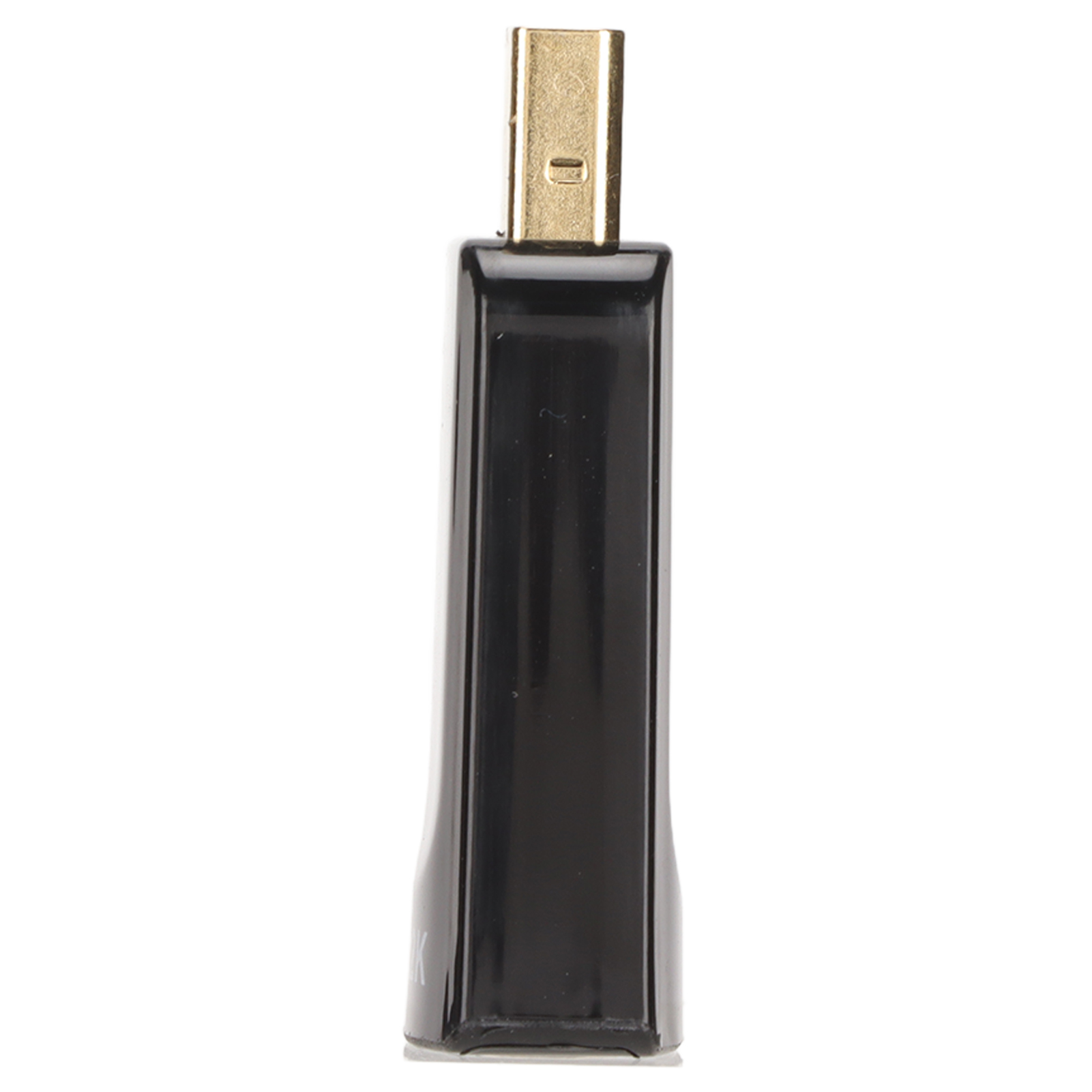 Schwarzer Adapter mit goldfarbenem Anschluss. Weißer Hintergrund. Vertikal, Produktaufnahme.