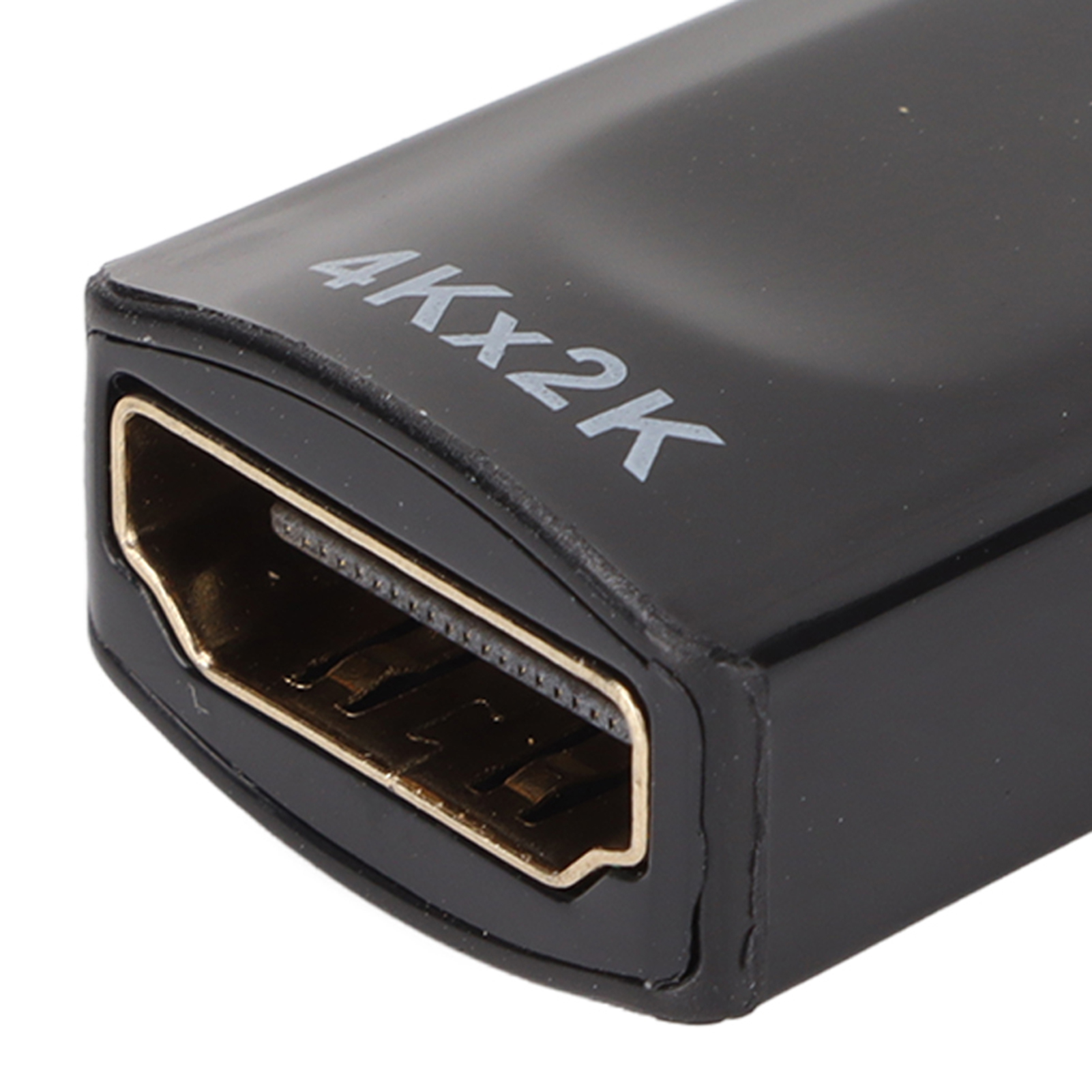 Nahaufnahme eines schwarzen HDMI-Adapters mit goldfarbenem Stecker. Text '4Kx2K' ist sichtbar.