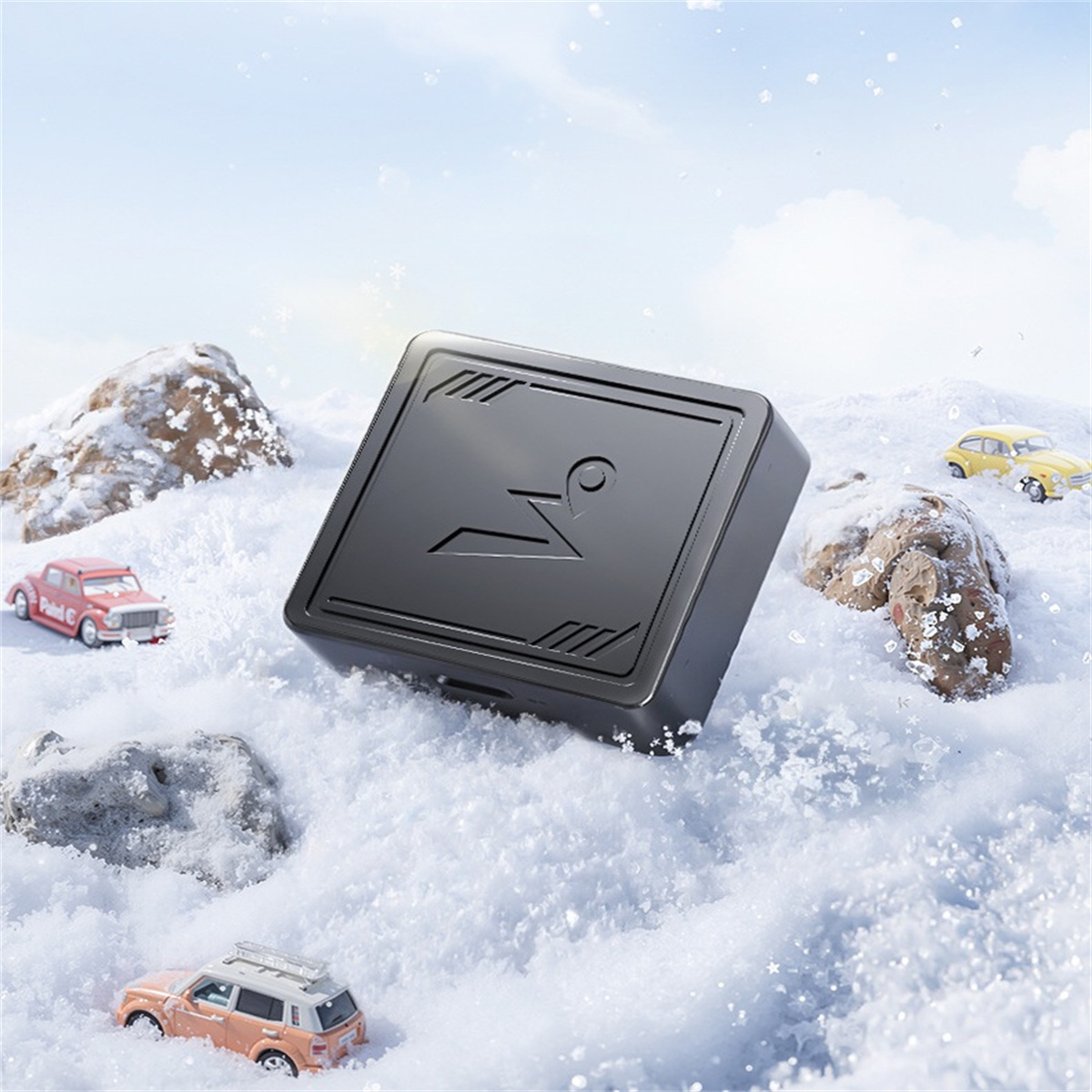 Schwarzes quadratisches Gerät im Schnee mit Spielzeugautos in einer Schneelandschaft.