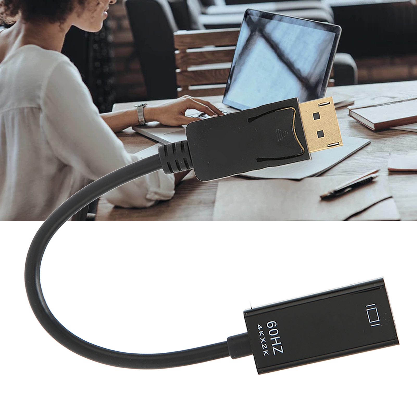 Ein schwarzes Kabel mit DisplayPort-Anschluss und DisplayPort-zu-USB-C-Adapter.