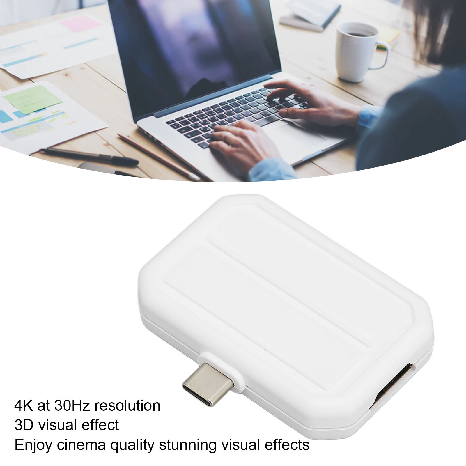 Ein weißes Gerät ist mit einem Laptop verbunden, mit 4K und 3D-Effekt-Text. Eine Person nutzt den Laptop.