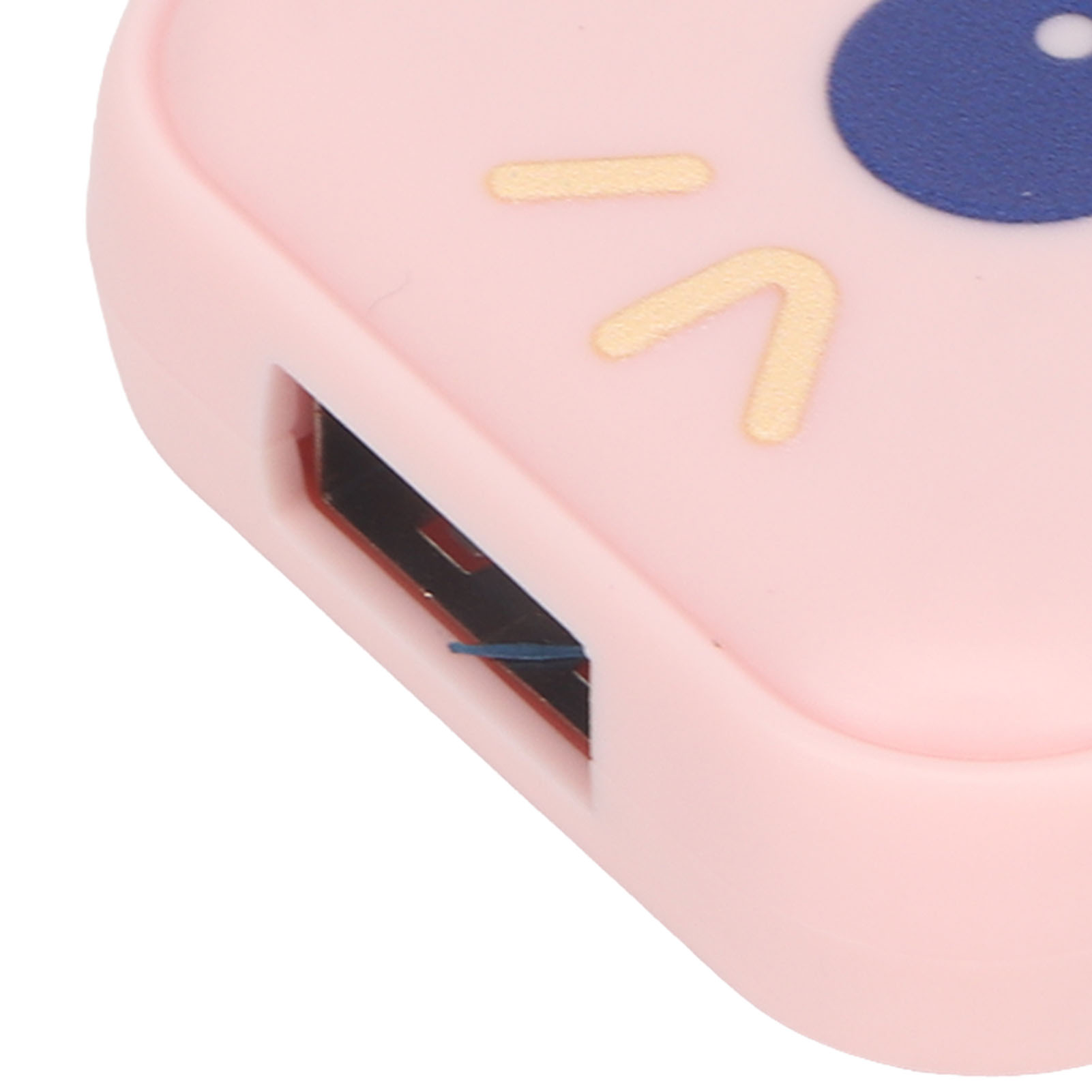 Rosa Gerät mit Katzengesicht. Es hat einen USB- und einen USB-A-Anschluss. Weißer Hintergrund.