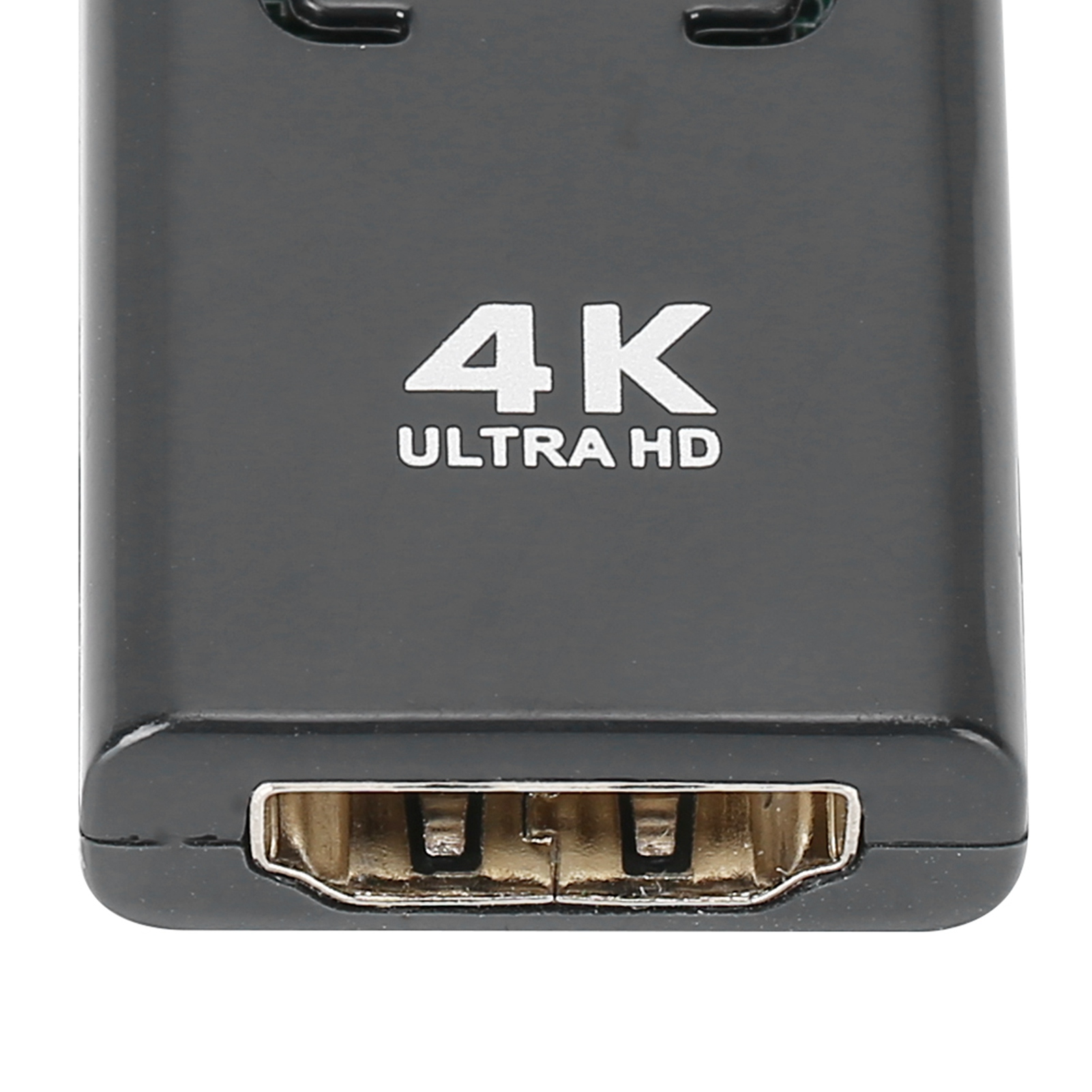 Ein schwarzer Adapter mit der Aufschrift '4K ULTRA HD' und einem HDMI-Anschluss.