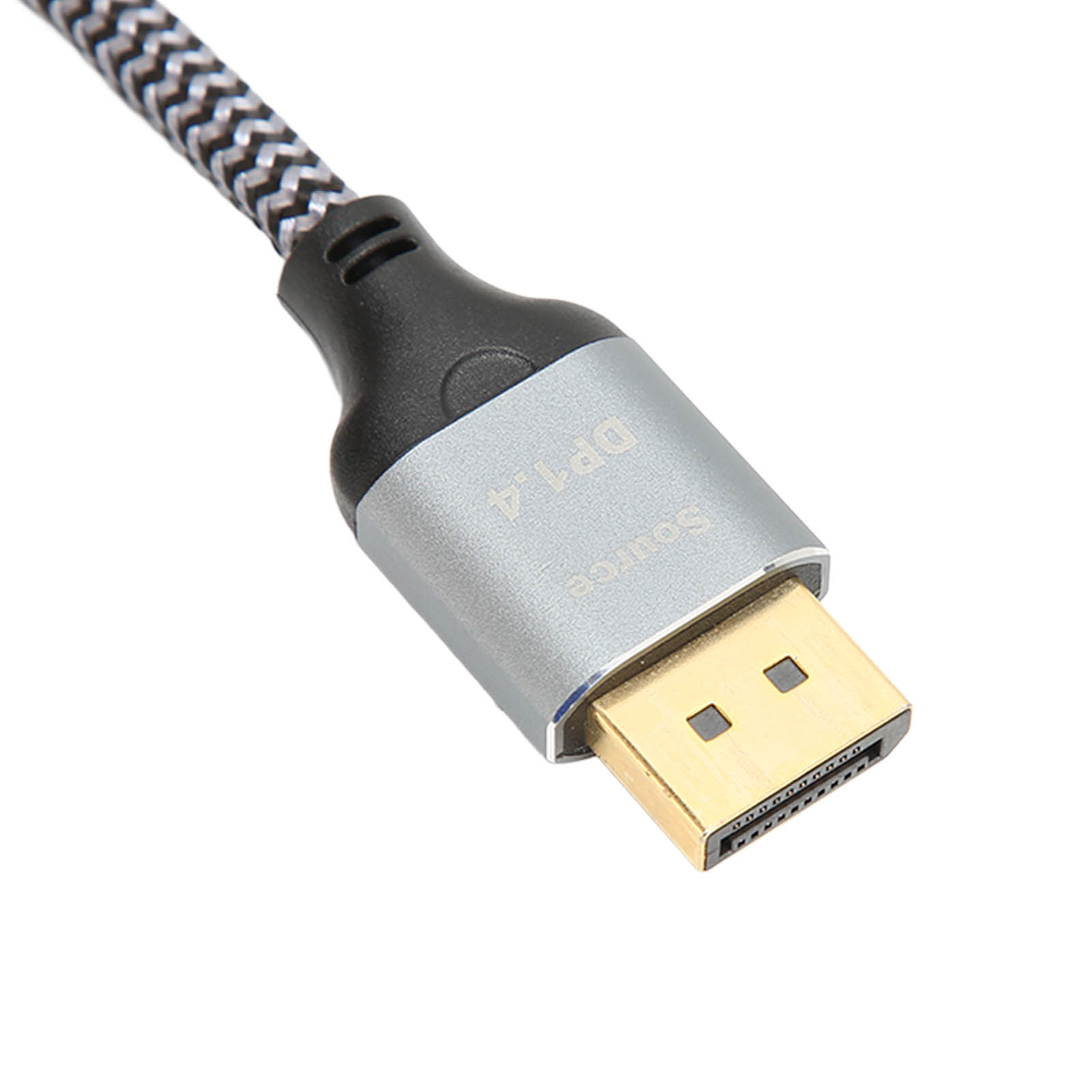 Ein silbernes und goldenes DisplayPort-Kabel mit einem schwarz-grauen geflochtenen Kabel. Der DP 1.4-Anschluss ist sichtbar.