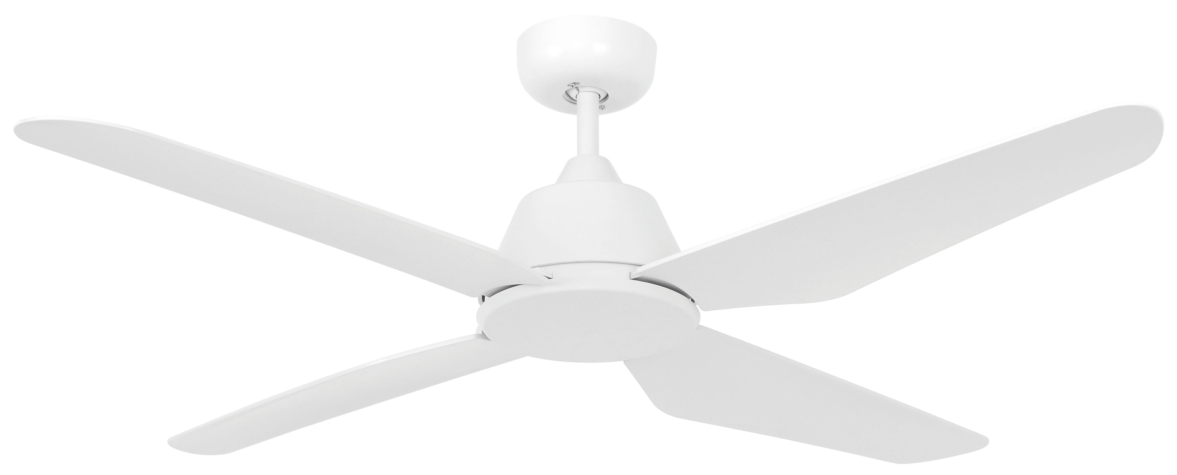 Ein weißer Deckenventilator mit vier Flügeln. Er ist von der Decke abgehängt.