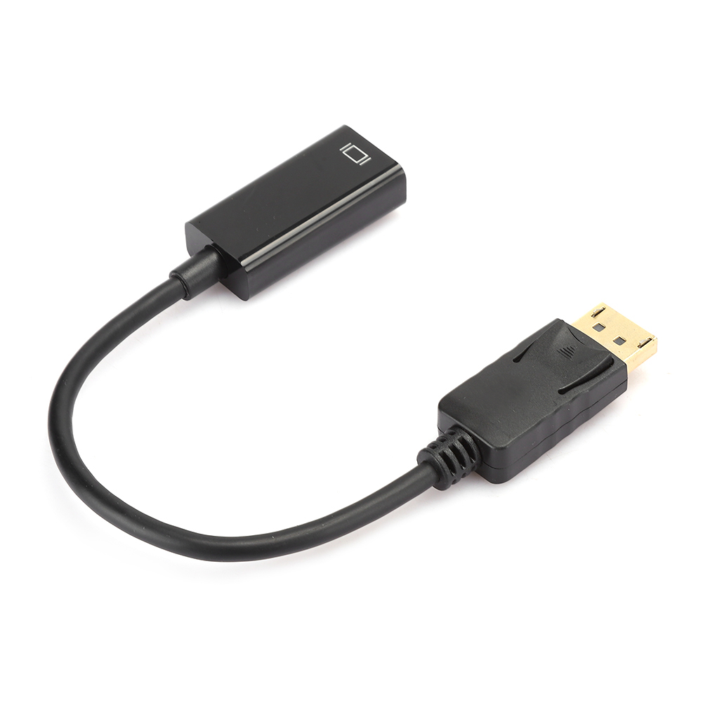 Schwarzes Kabel mit Steckern an beiden Enden, isoliert auf weißem Hintergrund.