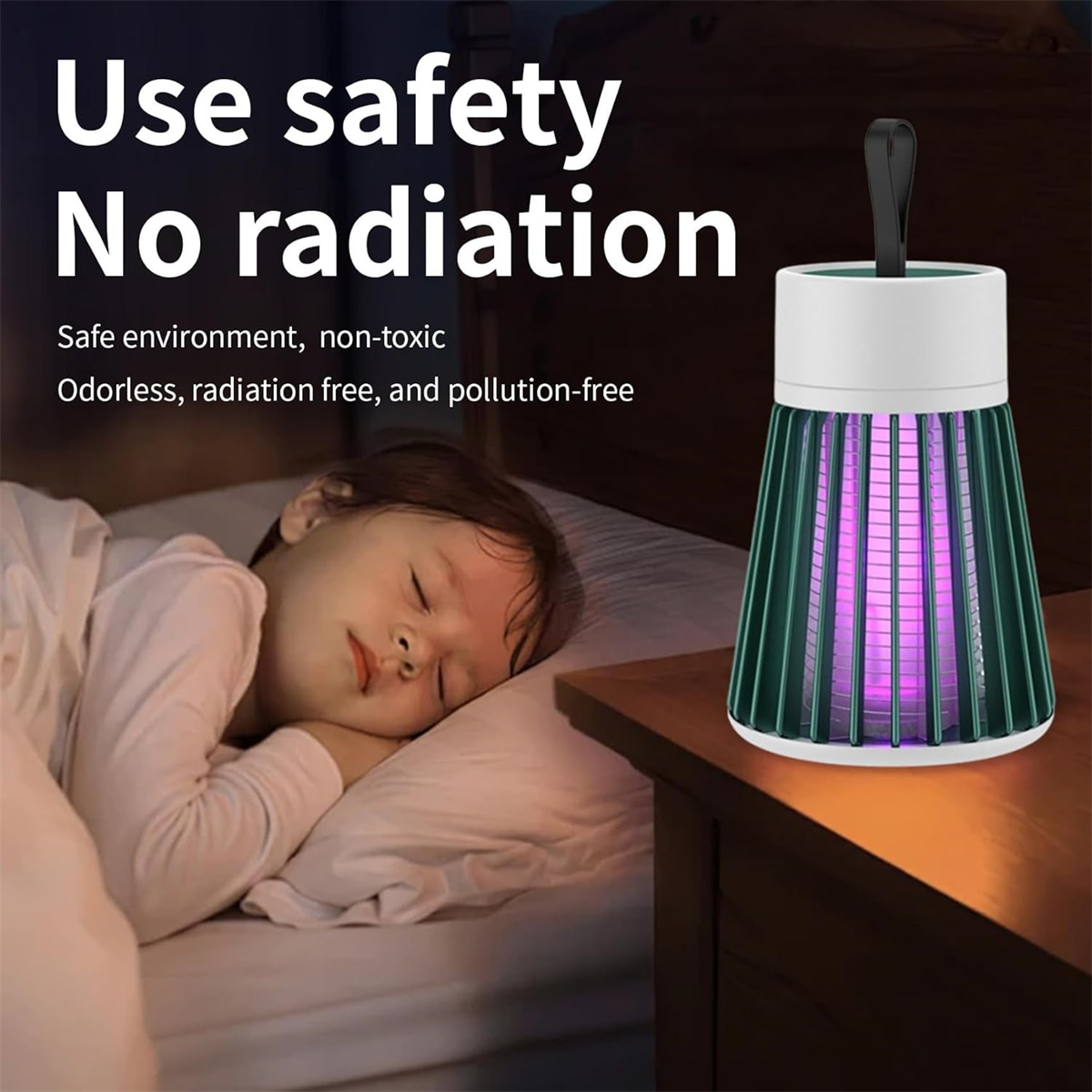 Schlafendes Kind neben einer Mückenvernichterlampe auf einem Nachttisch, grün und weiß.
