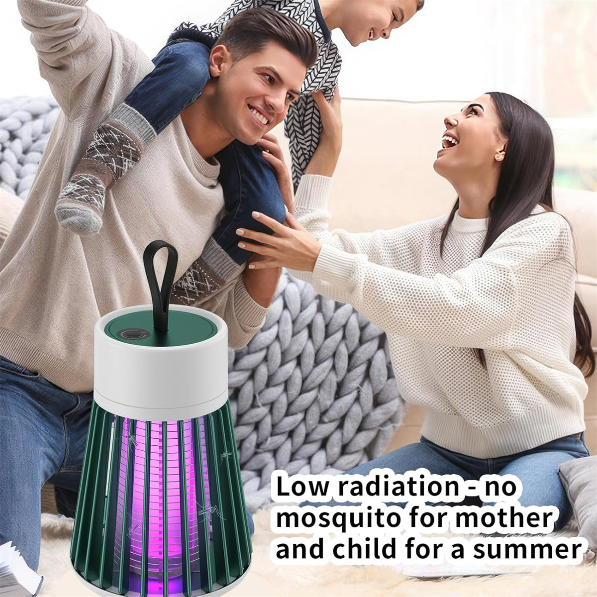 Familie mit einer Mückenvernichterlampe, der Text sagt, geringe Strahlung, keine Mücke für Mutter und Kind.