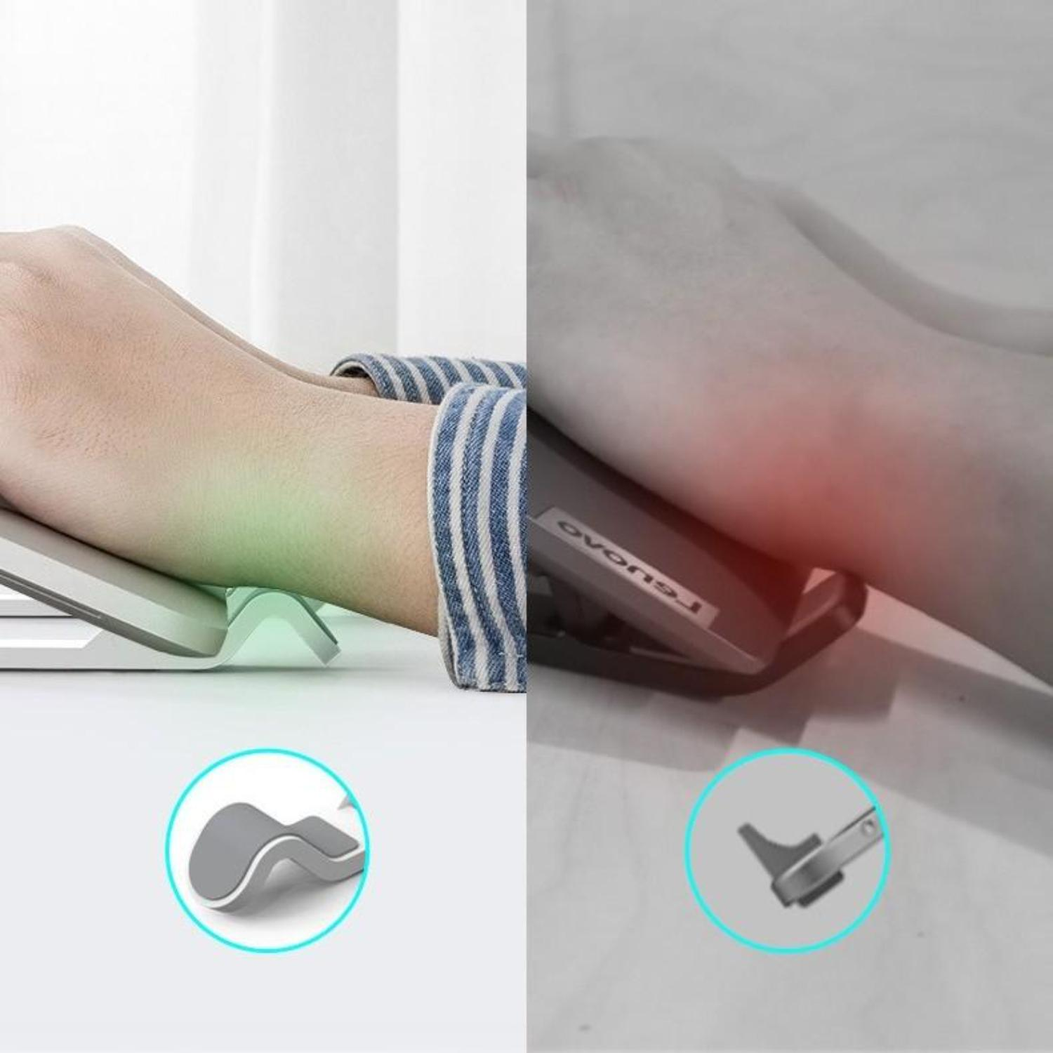 Arme auf einer Auflage, Hand und Handgelenk auf einem Laptop.